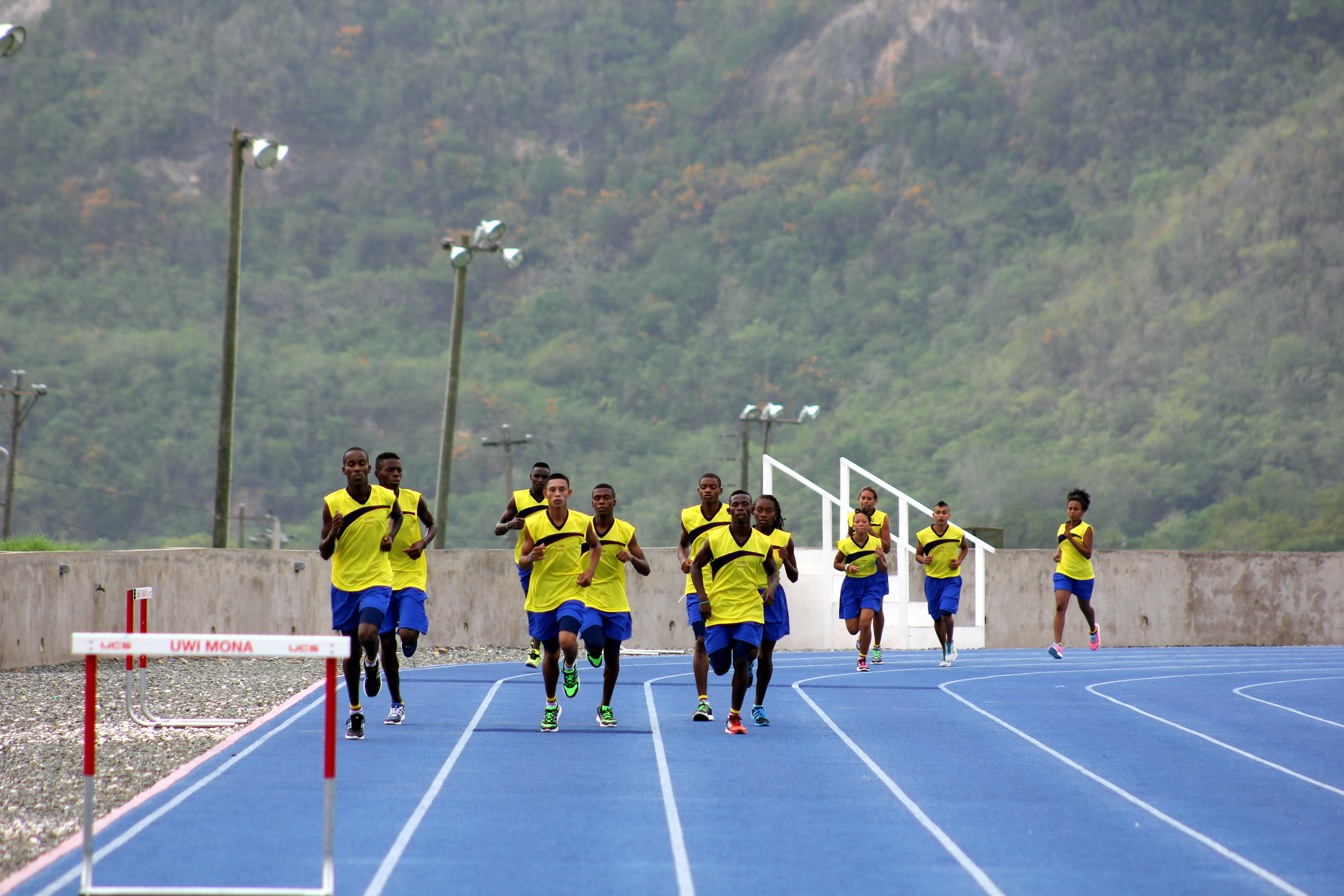 Jóvenes atletas de Buenaventura, Santander de Quilichao y El Bagre empezaron el entrenamiento  en atletismo en el Campus Mona de la Universidad de las Indias Occidentales en Kingston