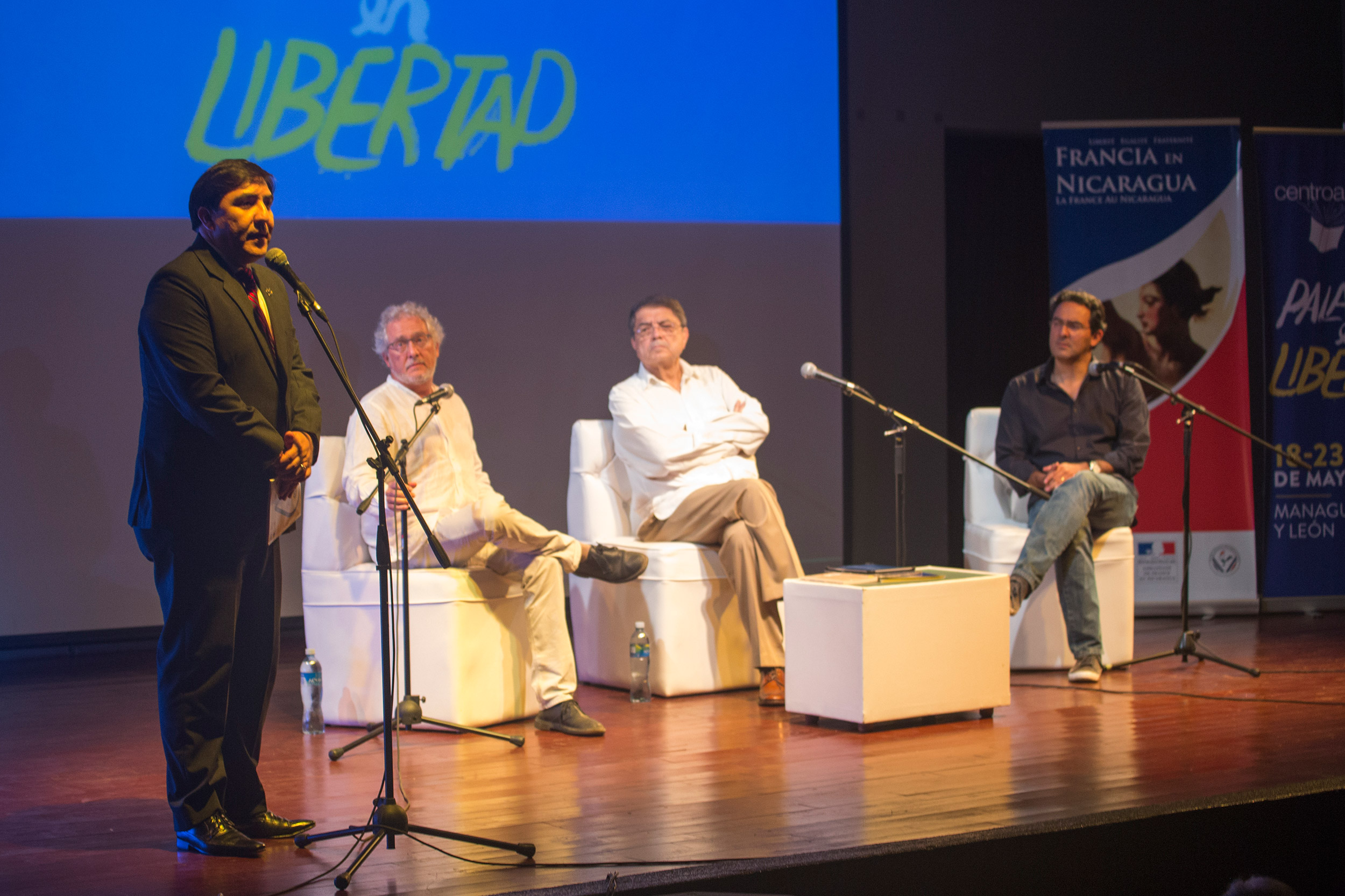 La Embajada de Colombia en Nicaragua presentó a Héctor Abad Faciolince y Juan Gabriel Vásquez en el encuentro literario Centro América Cuenta