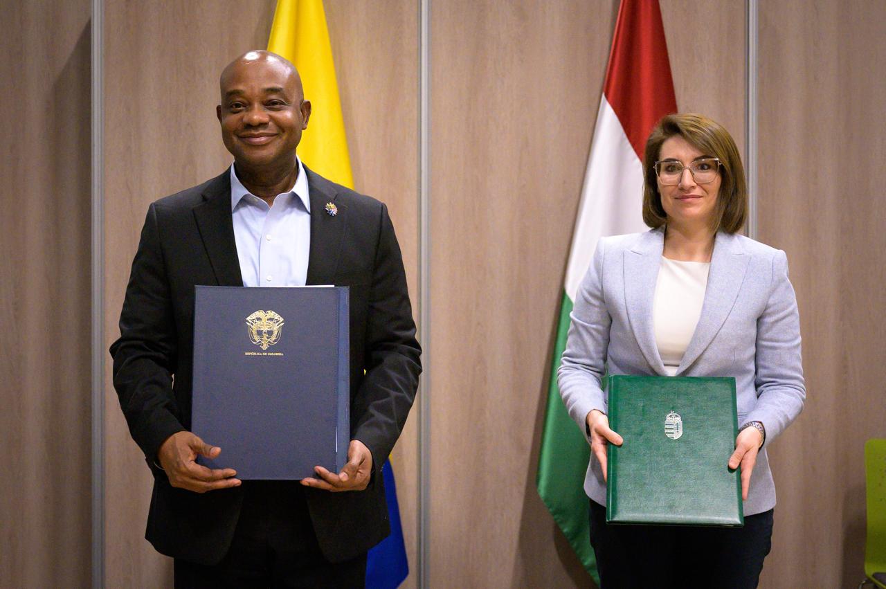 Acuerdo bilateral entre Colombia y Hungría para que jóvenes de los dos países puedan viajar en vacaciones a trabajar
