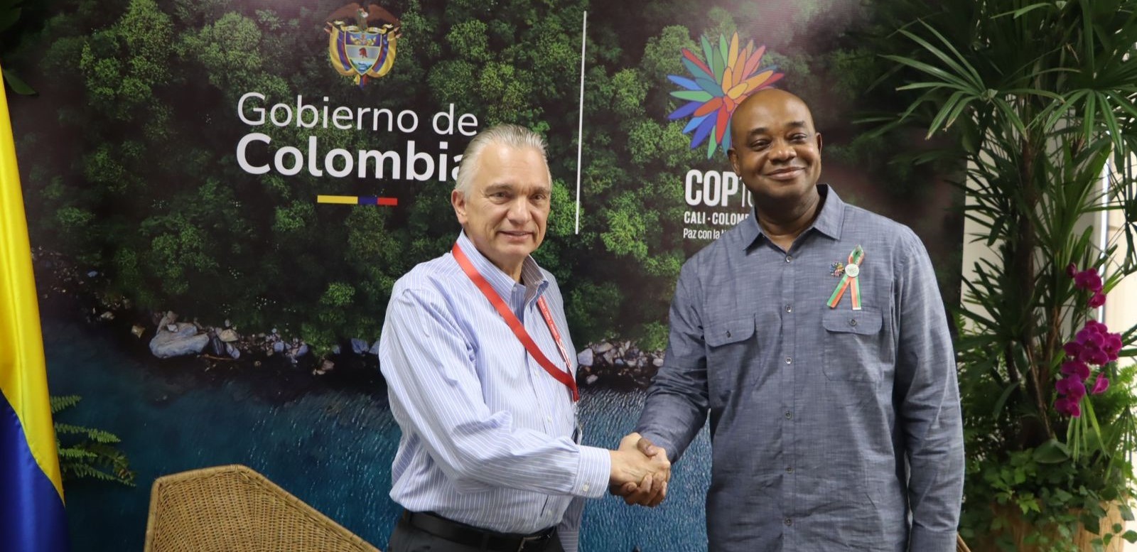 Foto de los cancilleres de Colombia y Costa Rica durante el anuncio de la creación de un fondo para financiar la protección de la biodiversidad del Chocó