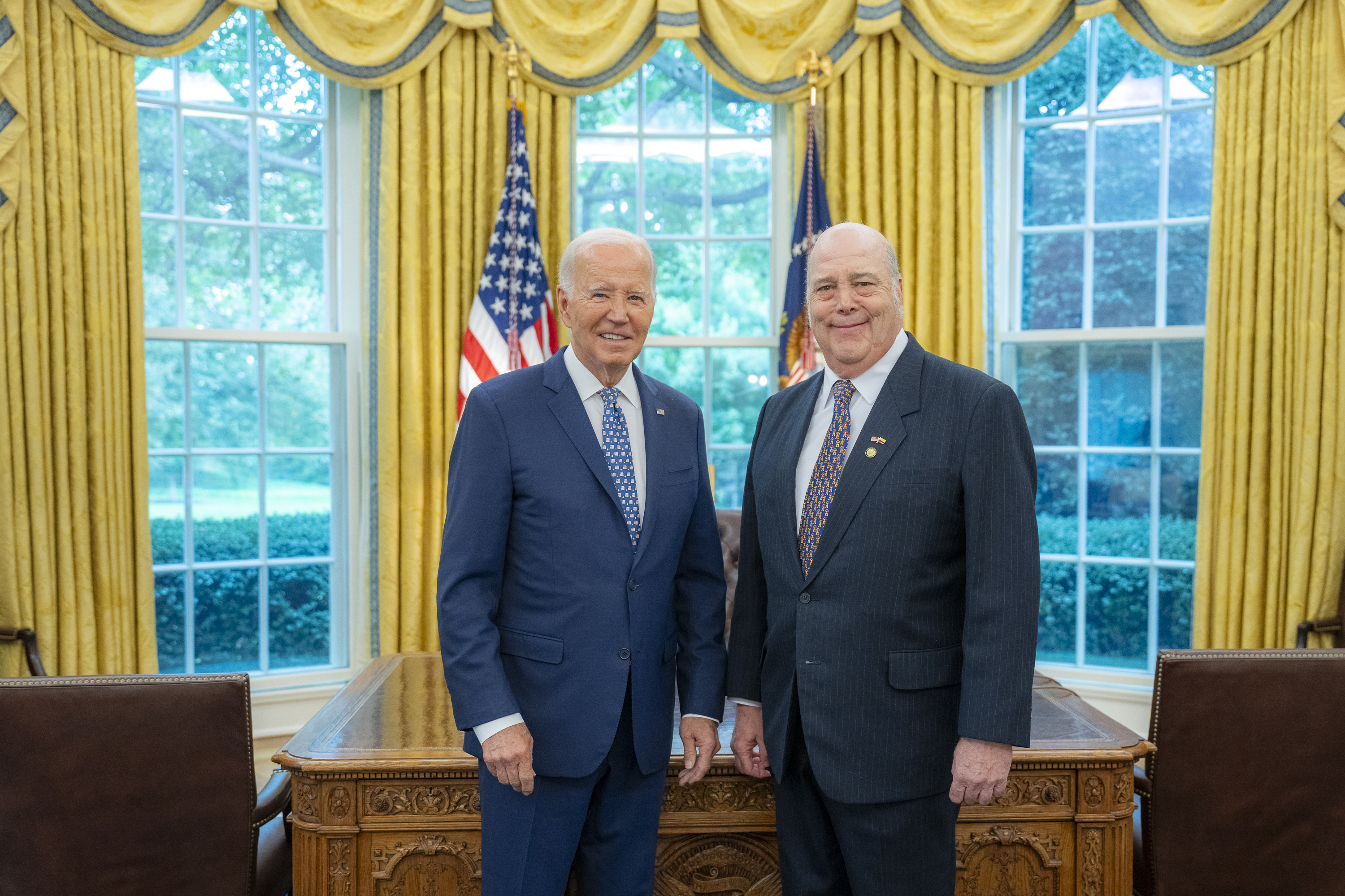Daniel García-Peña,  embajador de Colombia juntos al presidente de Estados Unidos, Joe Biden