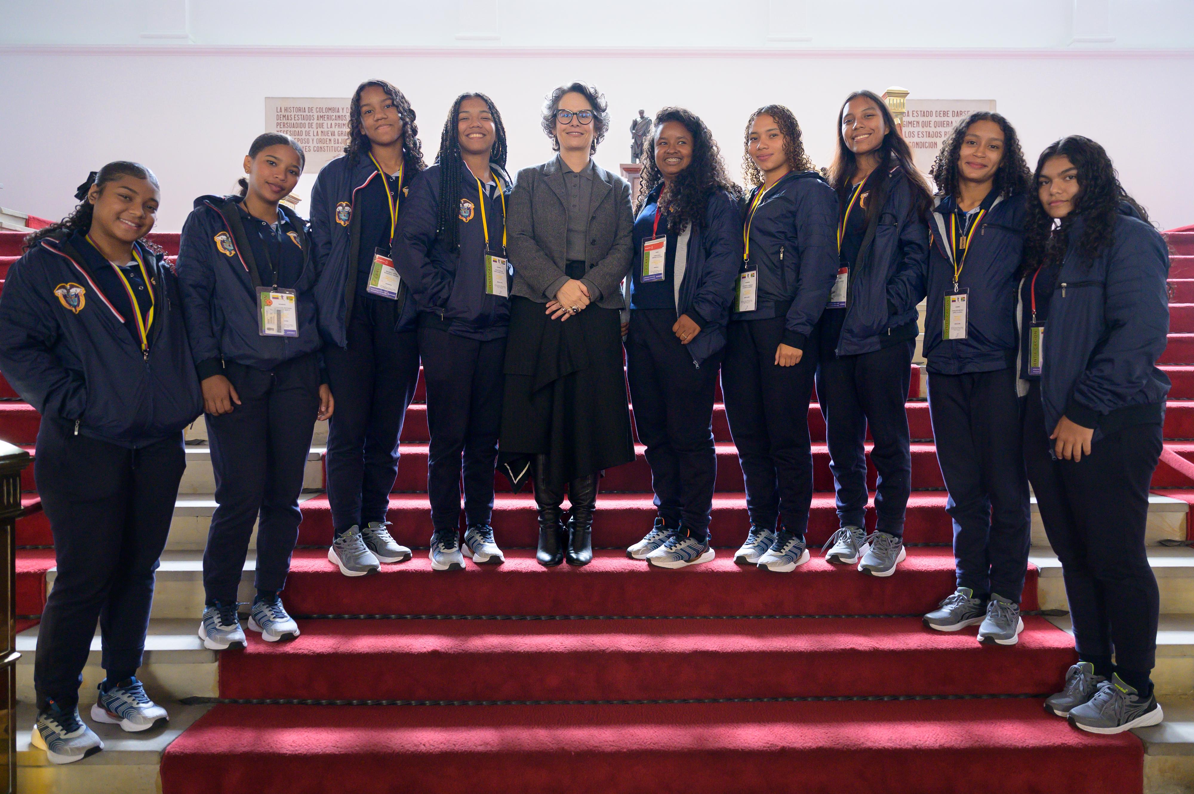 Colombia reafirma su compromiso con la Diplomacia Cultural y Deportiva: más de 2.100 niñas, niños y adolescentes participan en los intercambios culturales y deportivos implementados por la Cancillería