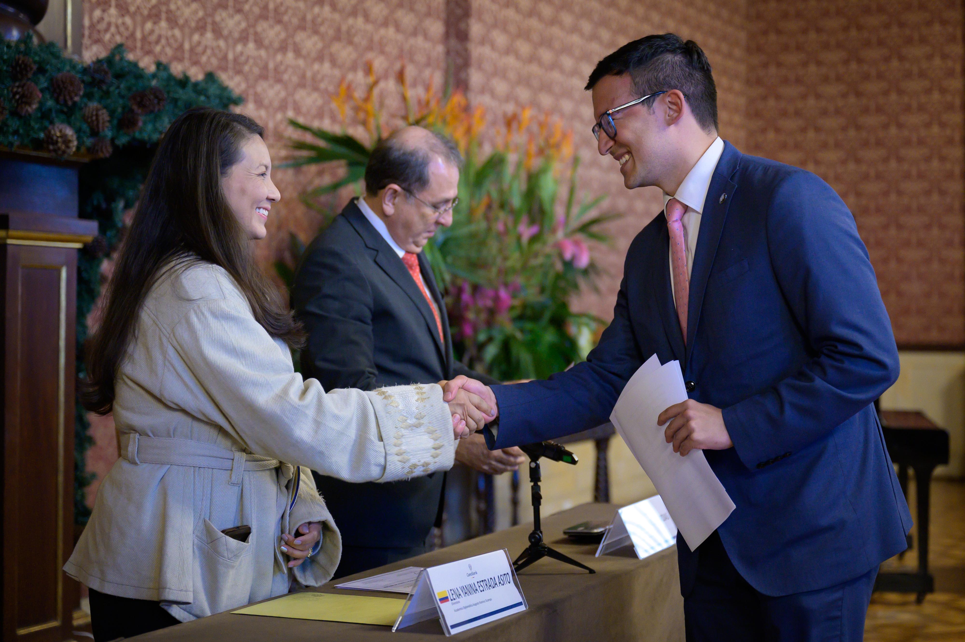 En el Ministerio de Relaciones Exteriores se realizó la clausura de participantes de la Academia Diplomática y Consular