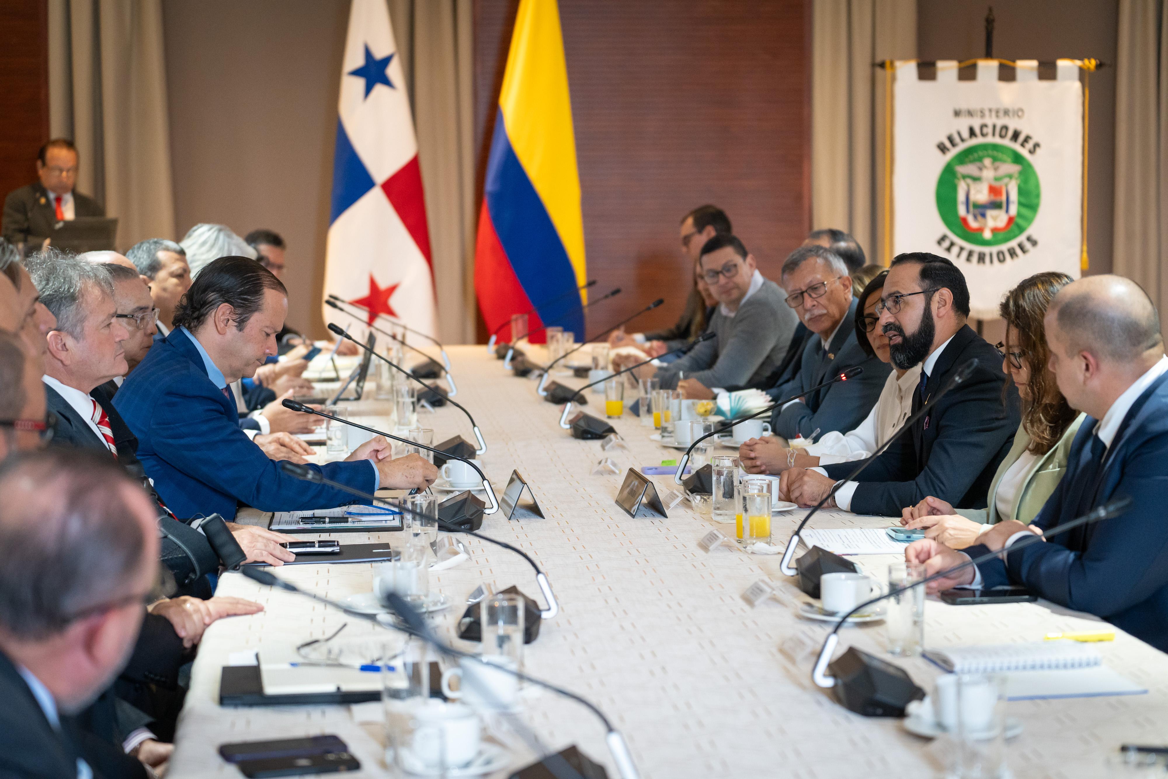 Colombia reafirma su compromiso con las energías limpias y el medioambiente en el encuentro de interconexión eléctrica Colombia - Panamá