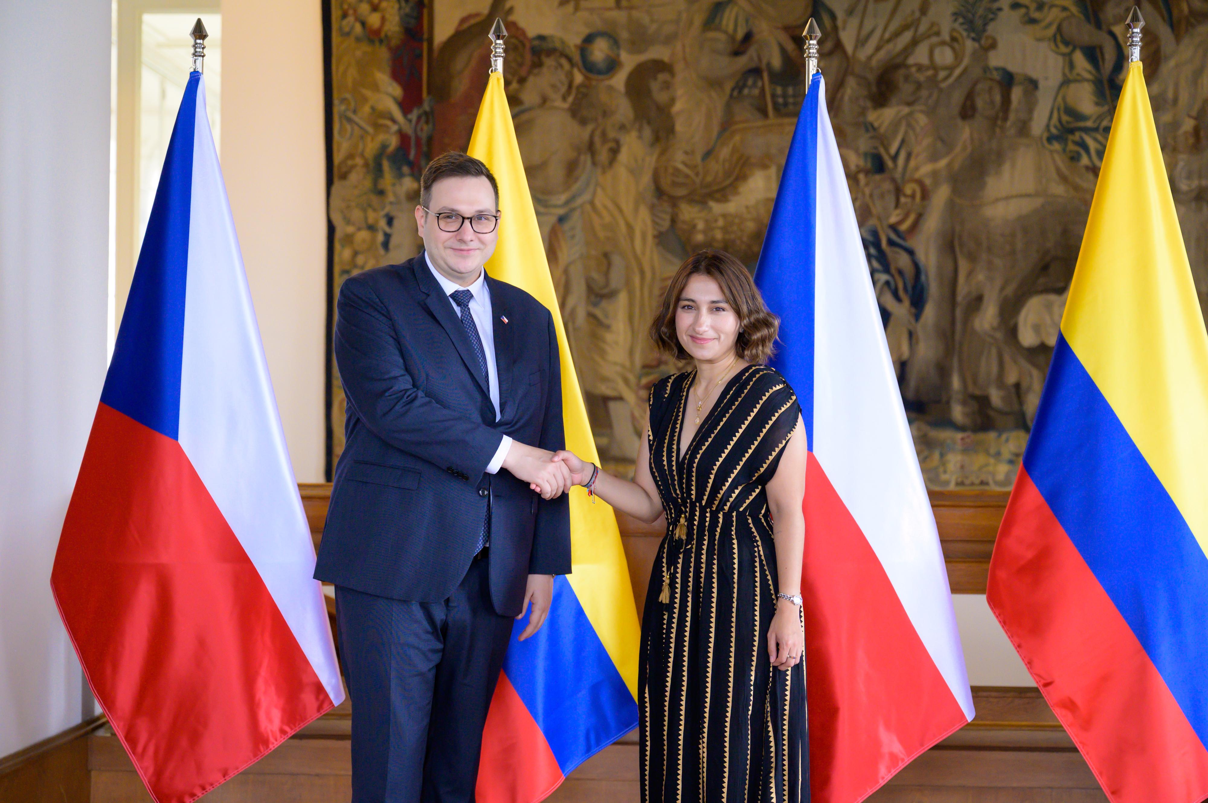 “Un pedacito de Colombia en Europa Central” Canciller Sarabia inaugura Embajada en República Checa
