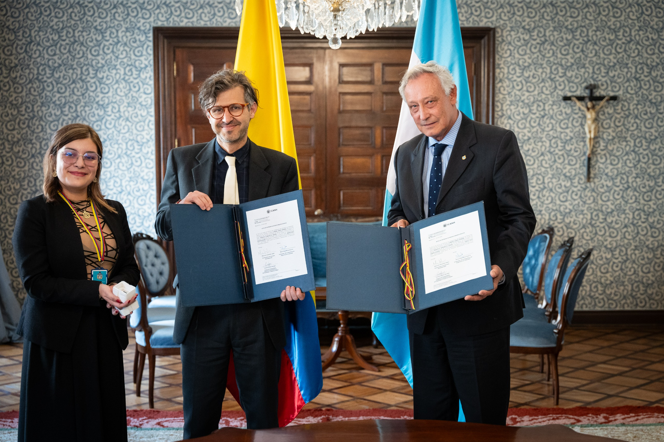 Colombia devuelve a Argentina la pieza arqueológica Punta de Lanza