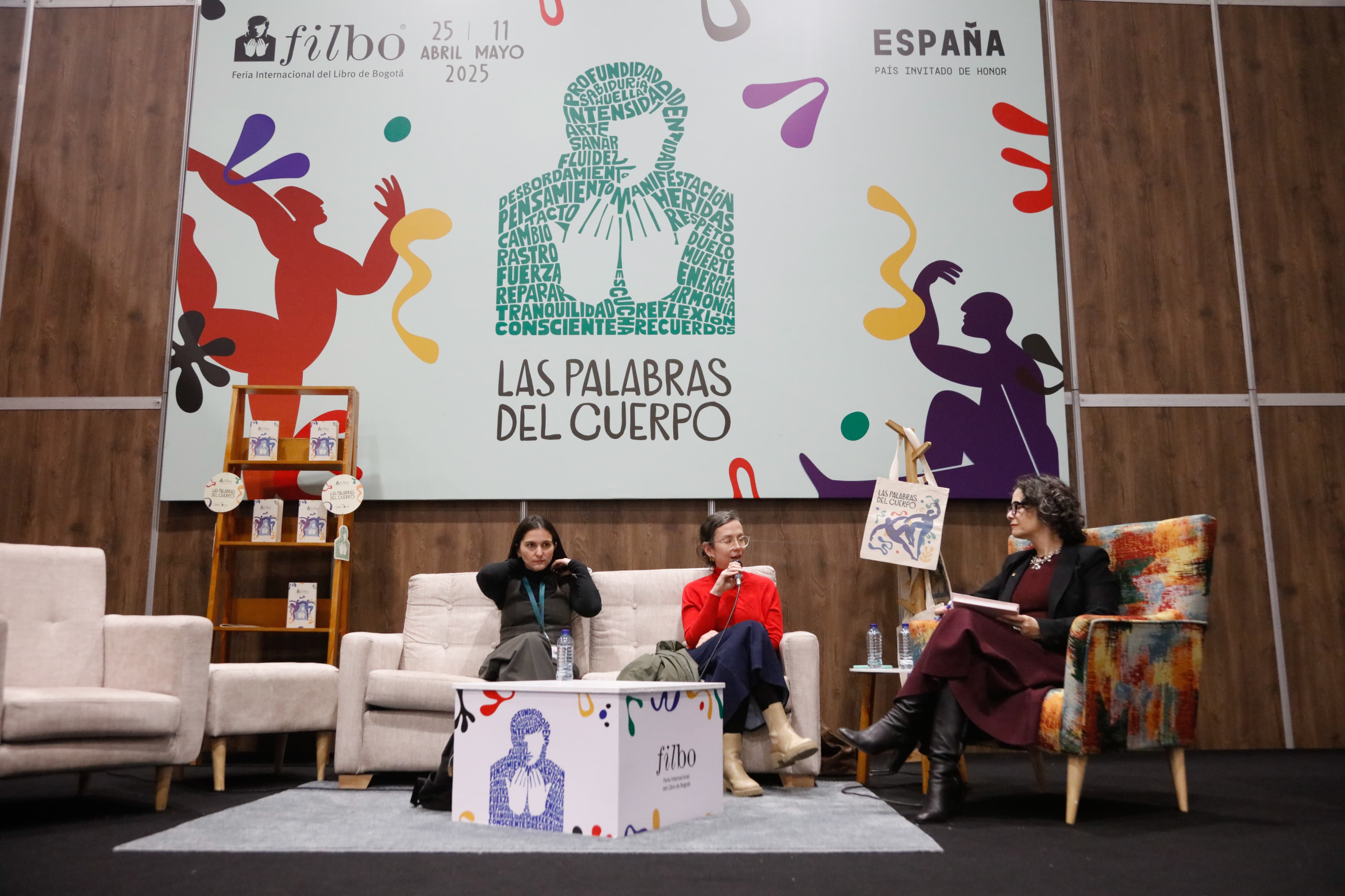 Conversatorio de la Cancillería en la FILBo destacó el papel de las mujeres en la literatura y las Ferias del Libro