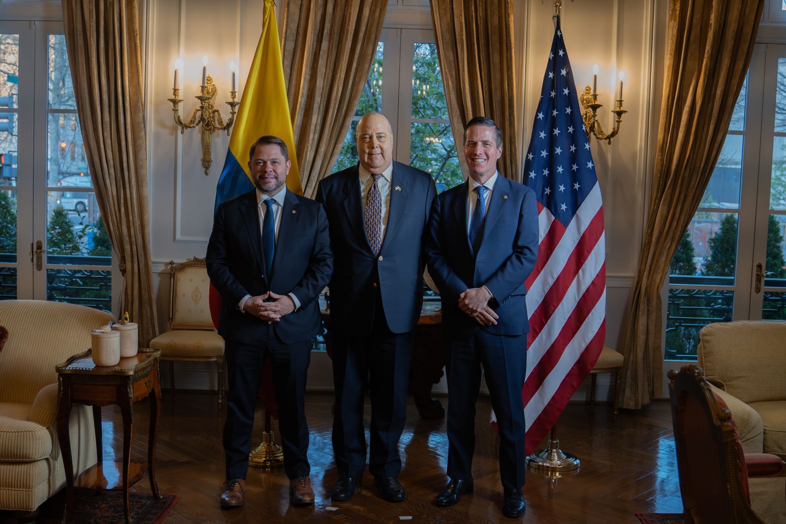 En celebración de la relación bilateral, la Embajada de Colombia en Washington rindió homenaje a los senadores Rubén Gallego y Bernie Moreno por su histórica elección al Senado de Estados Unidos