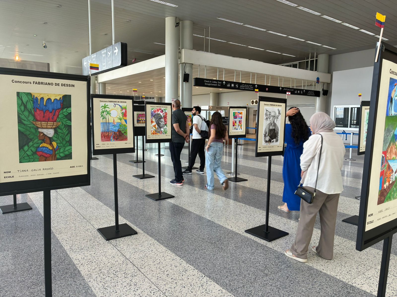 Exhibición en el Aeropuerto Internacional Rafic Hariri de Beirut con pinturas inspiradas en Colombia el país de la belleza, realizadas por niñas, niños y adolescentes libaneses