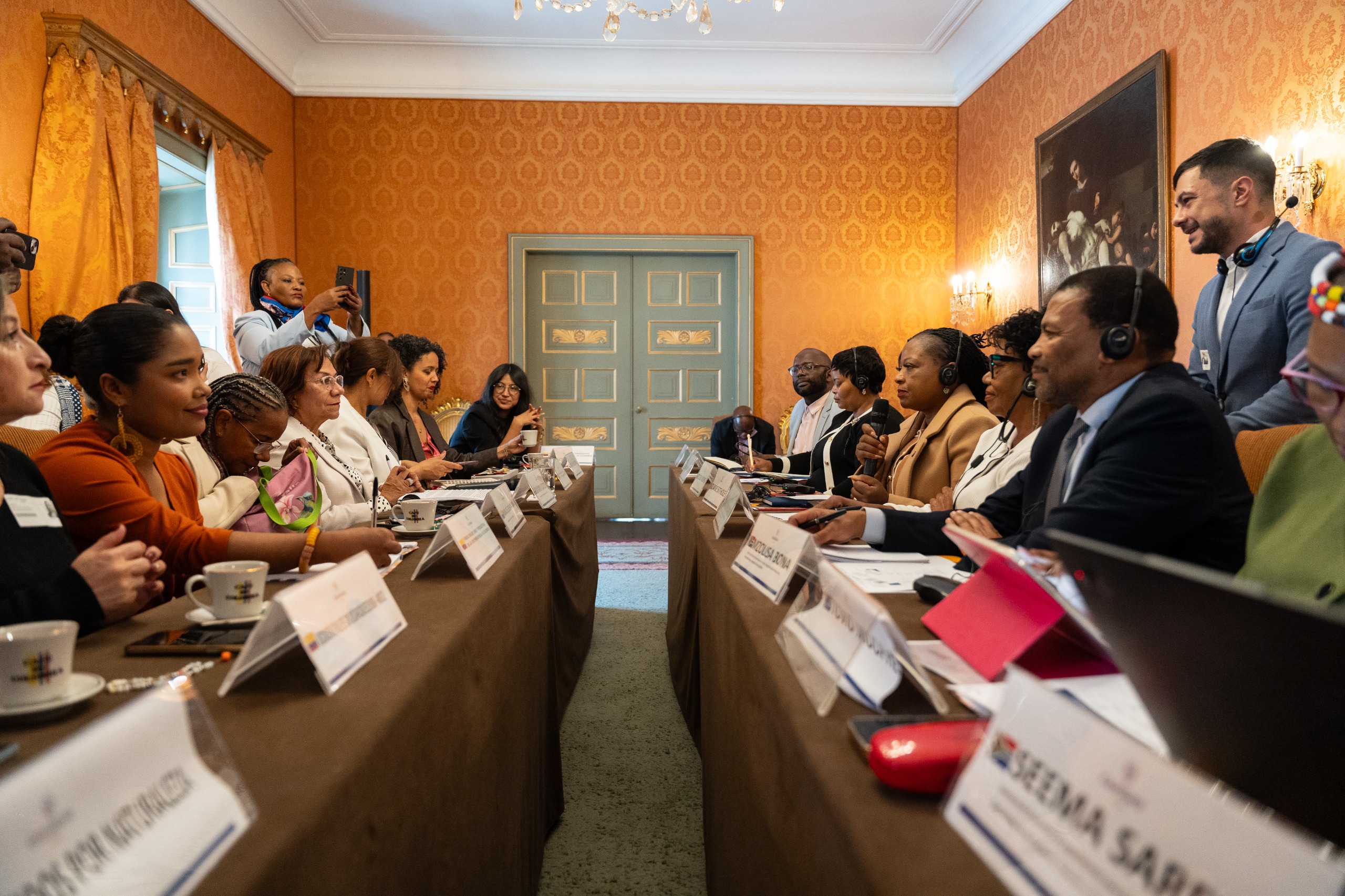 Viceministra de Relaciones Exteriores lideró el encuentro con mujeres empresarias del Programa “Ella Exporta a África” y la delegación de Sudáfrica