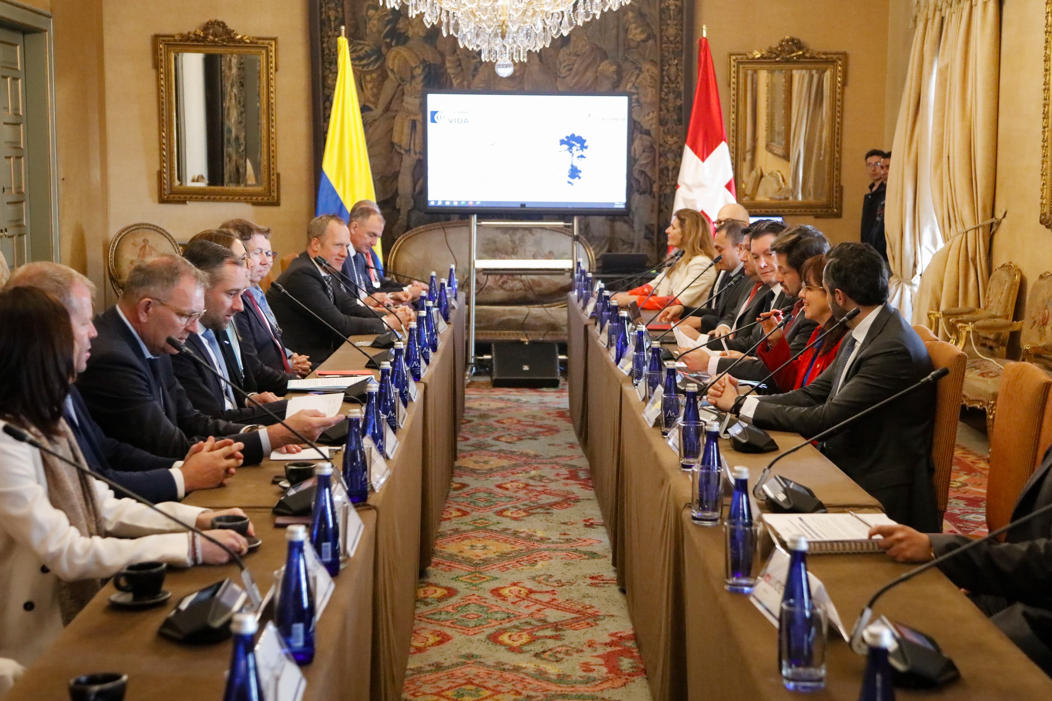 Se promueve las oportunidades de inversión y comercio entre Colombia y Suiza 