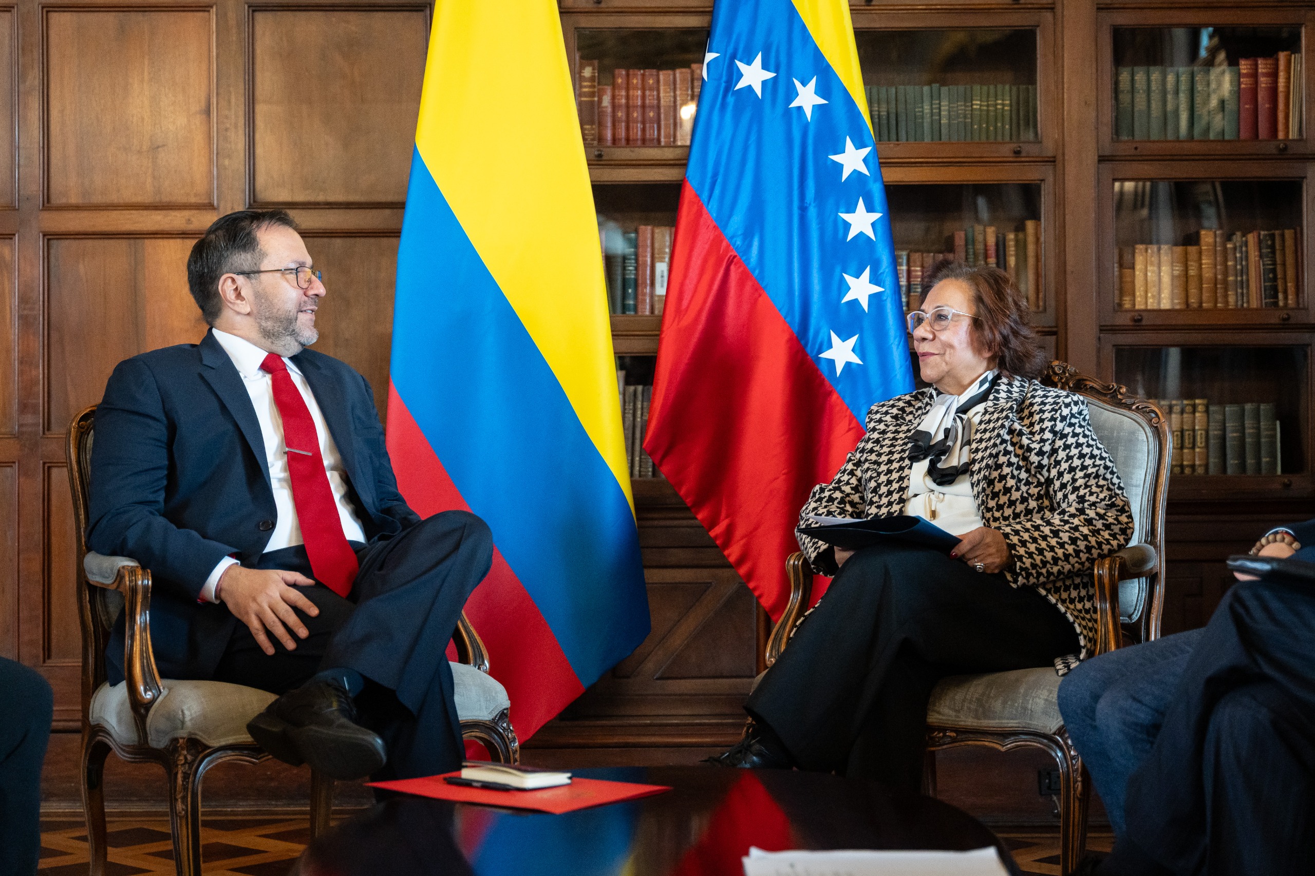 La Ministra (e) Rosa Yolanda Villavicencio y el Canciller de Venezuela, Yván Gil, dialogaron sobre migración, integración fronteriza, Comisión de Vecindad e Integración y asuntos consulares