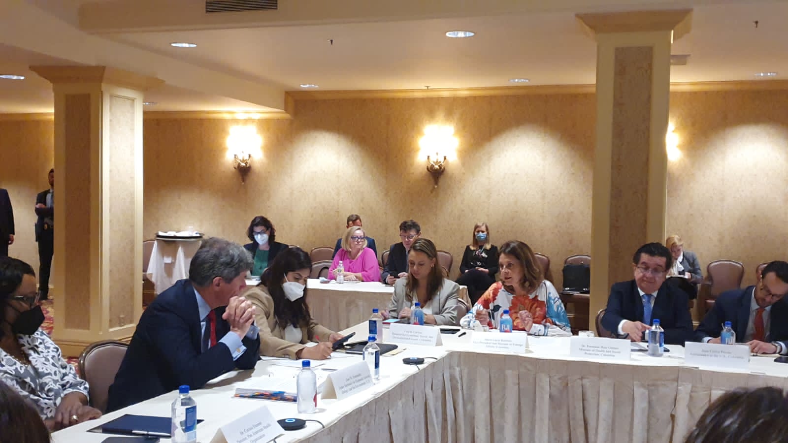 Con una reflexión sobre la construcción de protocolos regionales para agilizar los procesos de compra y gestión de tecnologías sanitarias, Vicepresidente y Canciller participó en el lanzamiento del “Diálogo Económico y de Salud de las Américas”