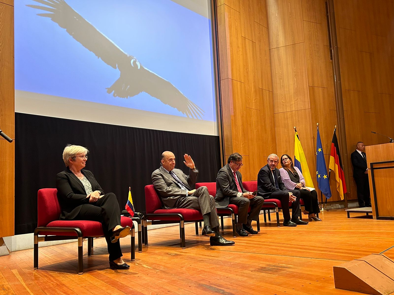 Presidente Gustavo Petro y canciller Álvaro Leyva dialogaron con la comunidad colombiana en Alemania