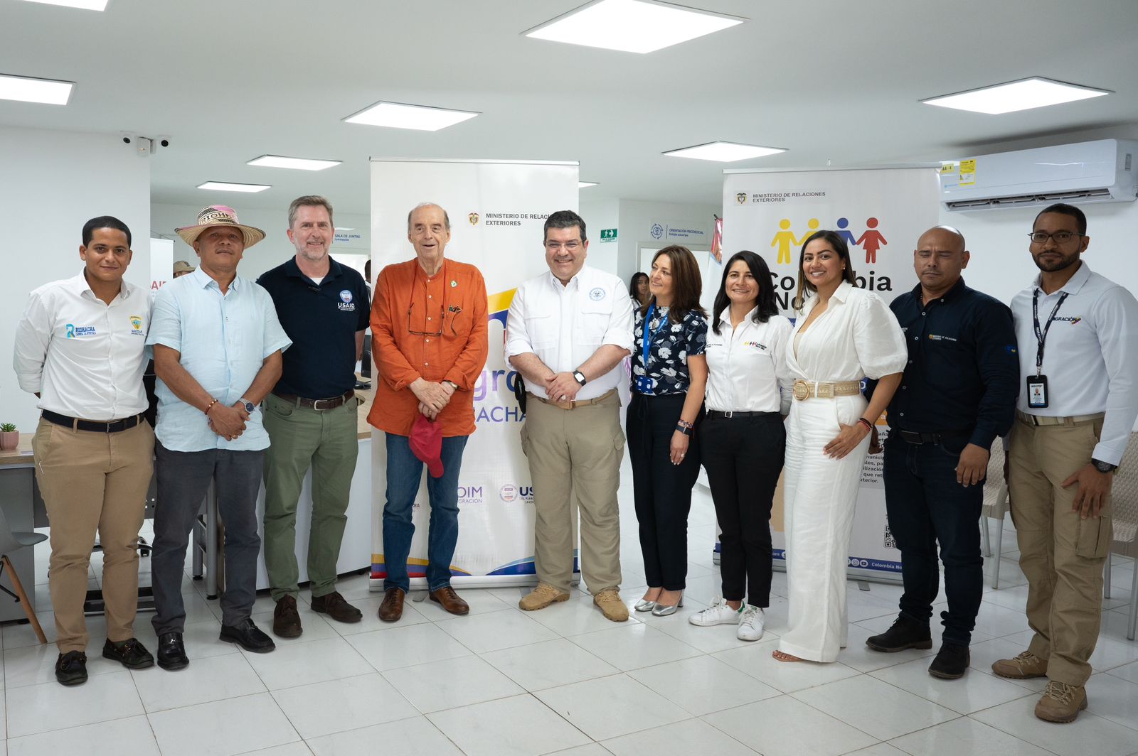 Canciller Álvaro Leyva visitó el Centro Intégrate de La Guajira, que atiende a población de migrantes y retornados colombianos