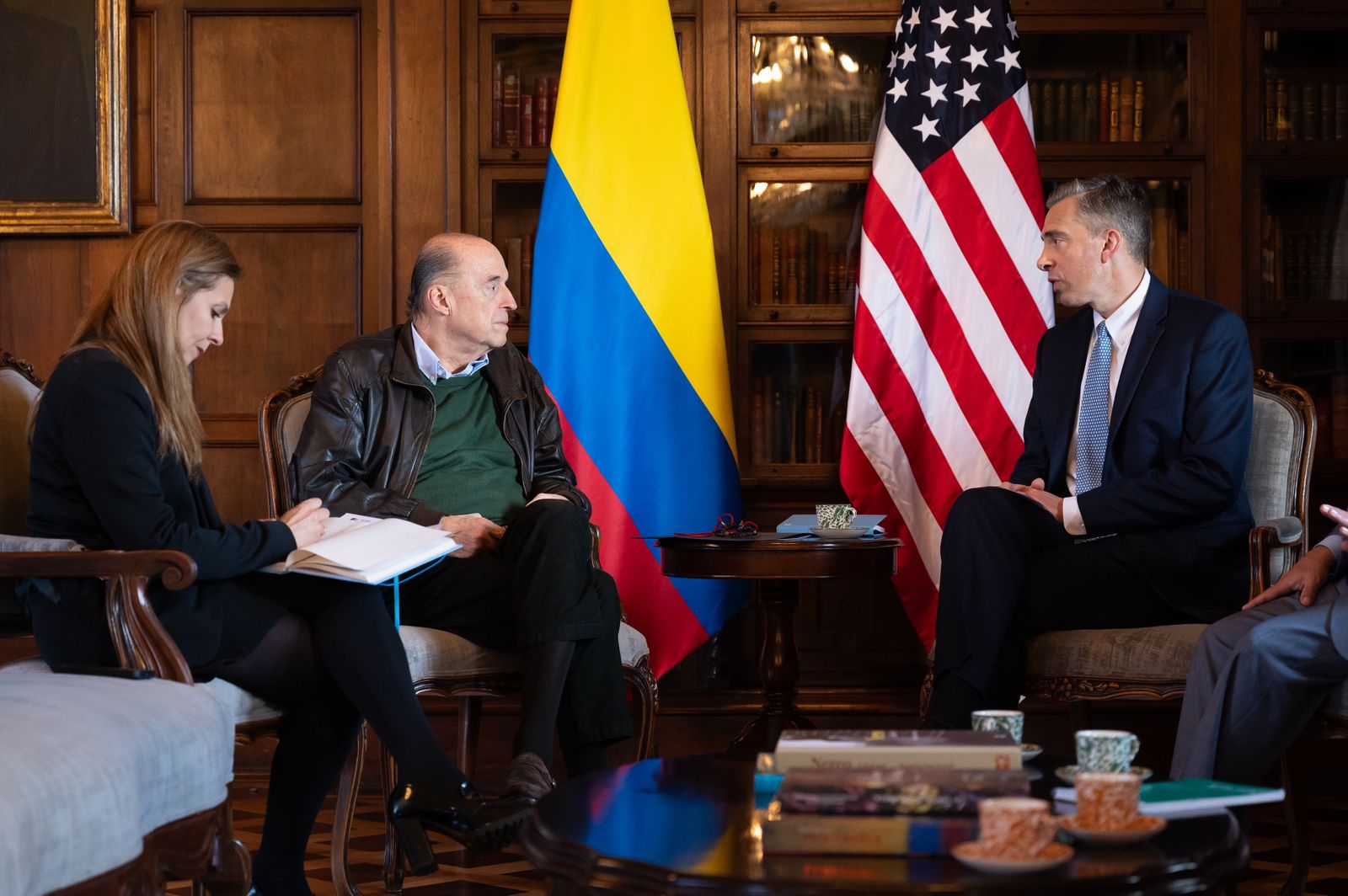 Canciller Alvaro Leyva dialogó con el subsecretario de Estado para Inteligencia e Investigación de los Estados Unidos, Brett Holmgre