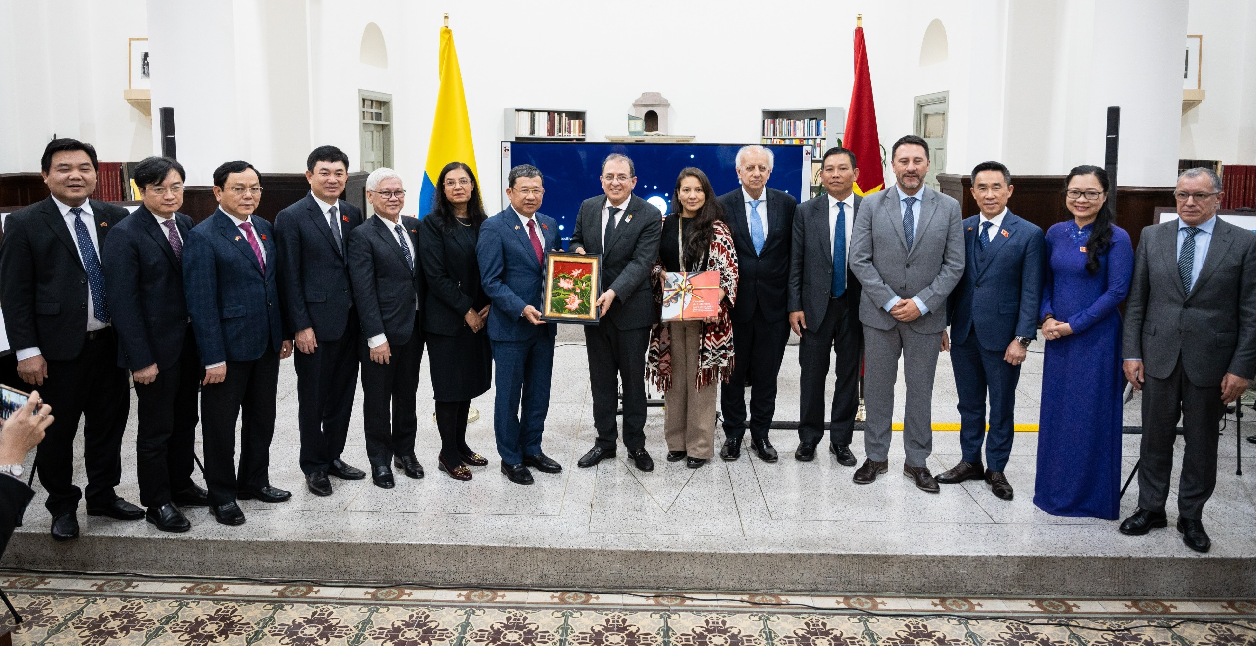 Conmemoración de los 45 años de relaciones diplomáticas entre Colombia y Vietnam