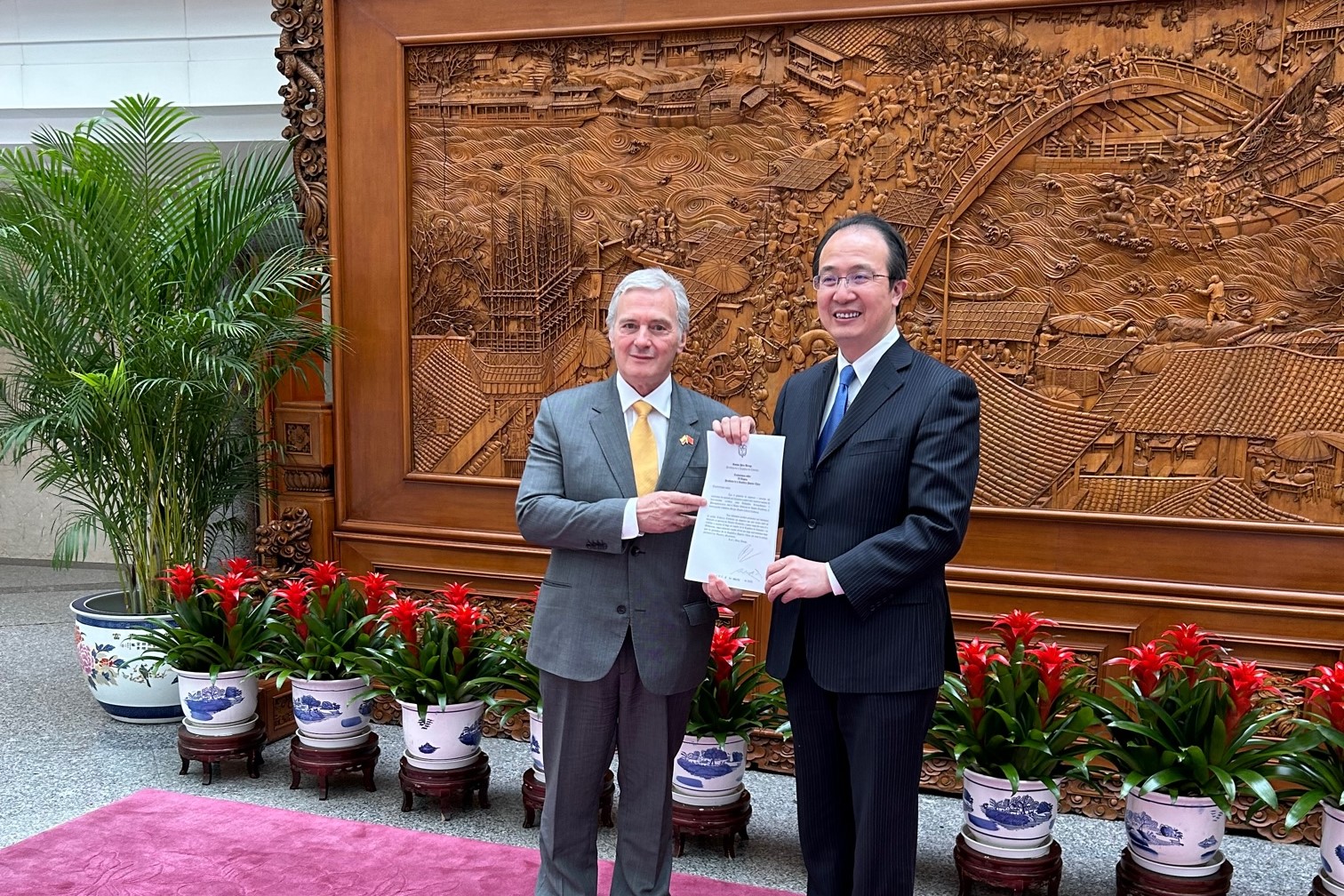 Embajador Sergio Cabrera Cárdenas presenta Cartas Credenciales ante el Director General del Departamento de Protocolo del Ministerio de Relaciones Exteriores de la R.P. China