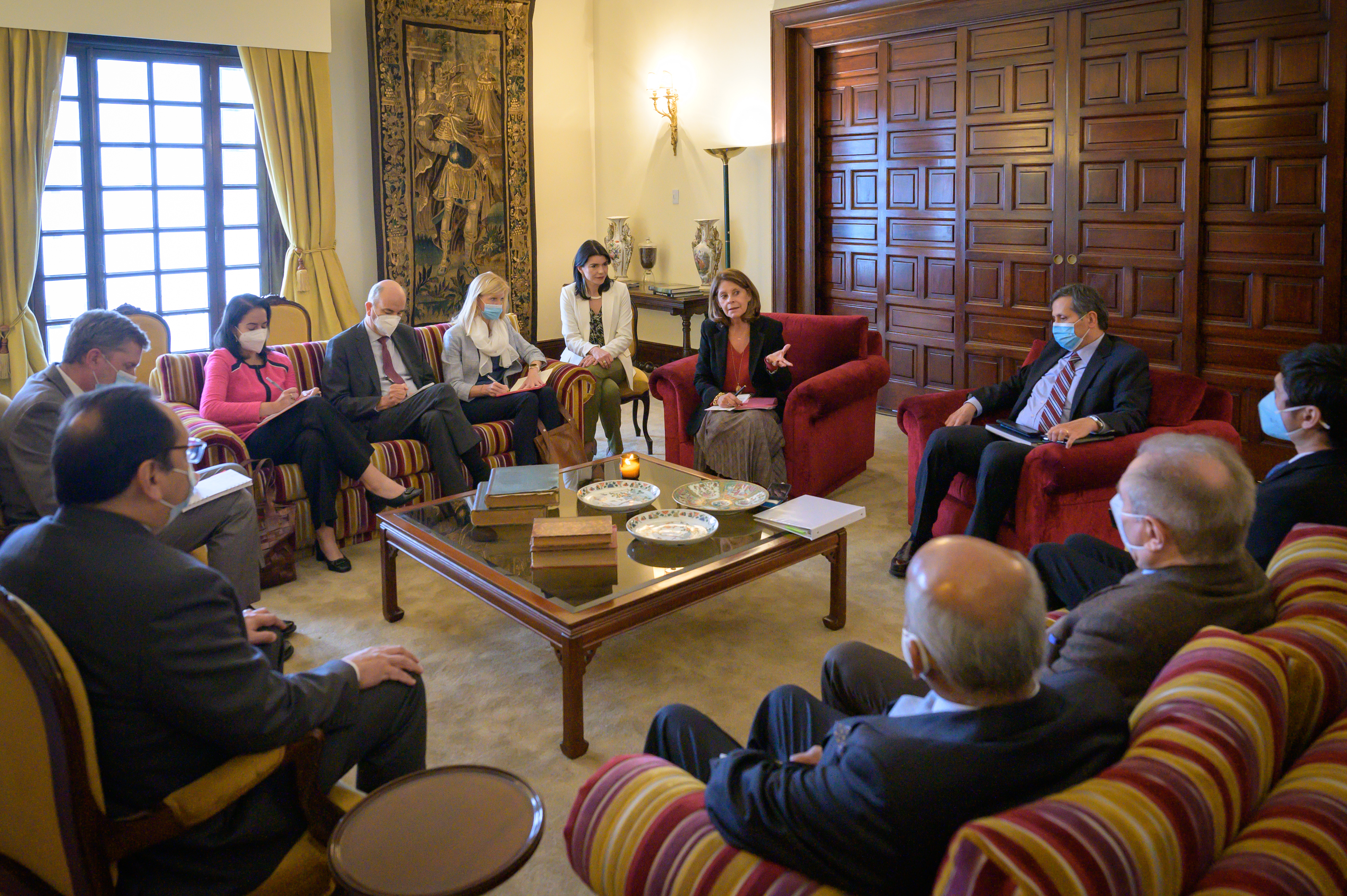 Ante Embajadores de los países miembros del Consejo de seguridad de la ONU acreditados en Colombia, vicepresidente y canciller explicó la esencia de la política de paz 