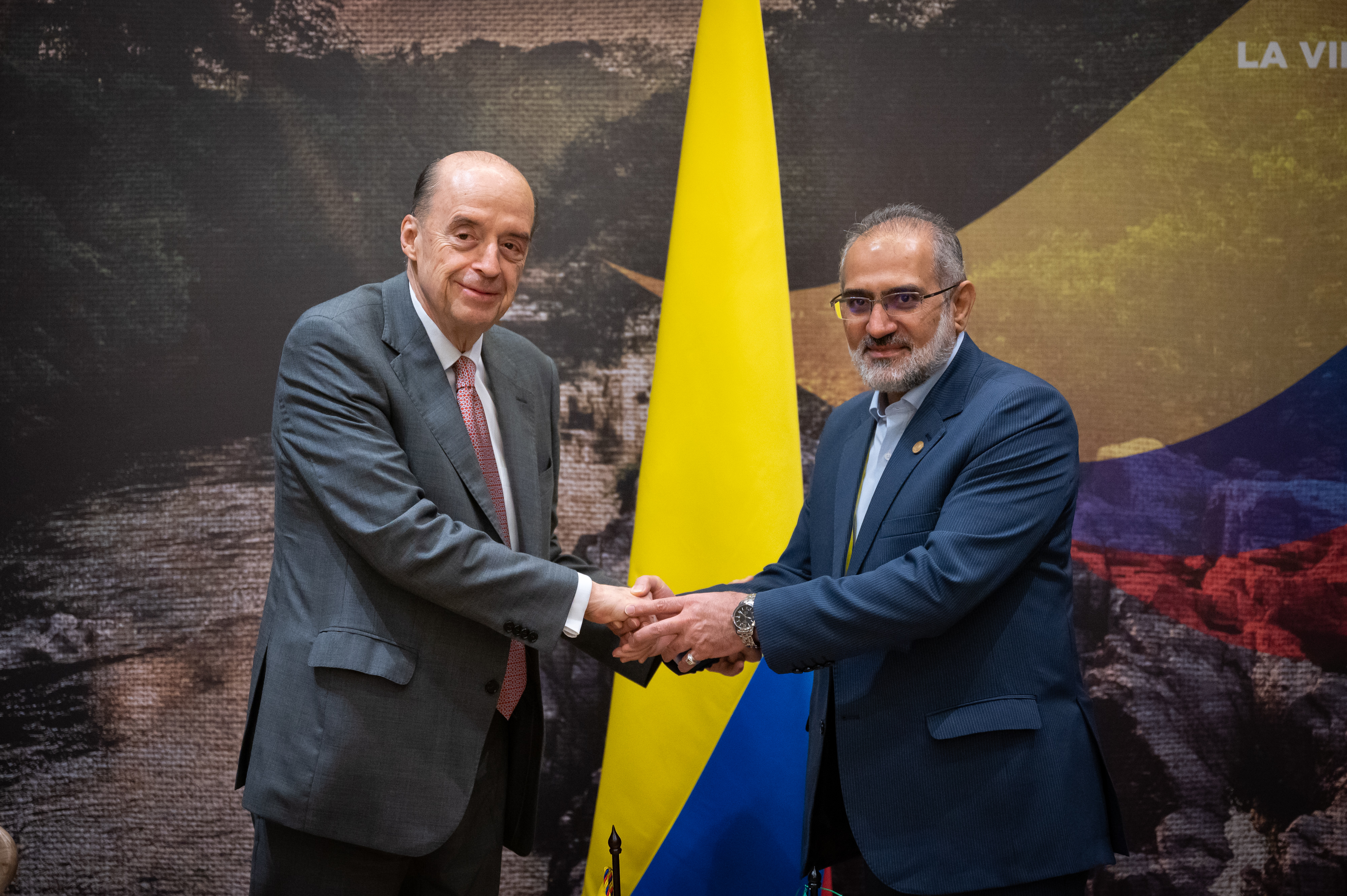 Canciller Álvaro Leyva Durán dialogó con el Vicepresidente de la República Islámica de Irán