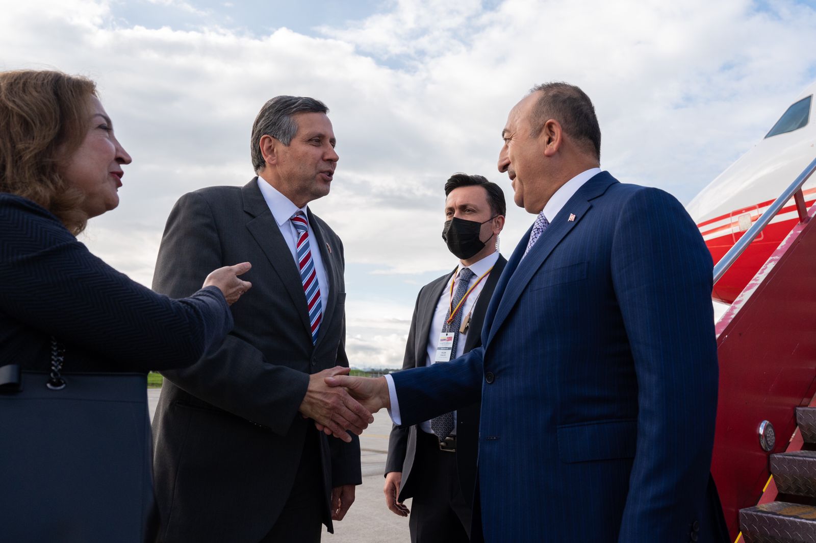 Viceministro Francisco Echeverri da la bienvenida a Colombia al Ministro de Relaciones Exteriores de Turquía