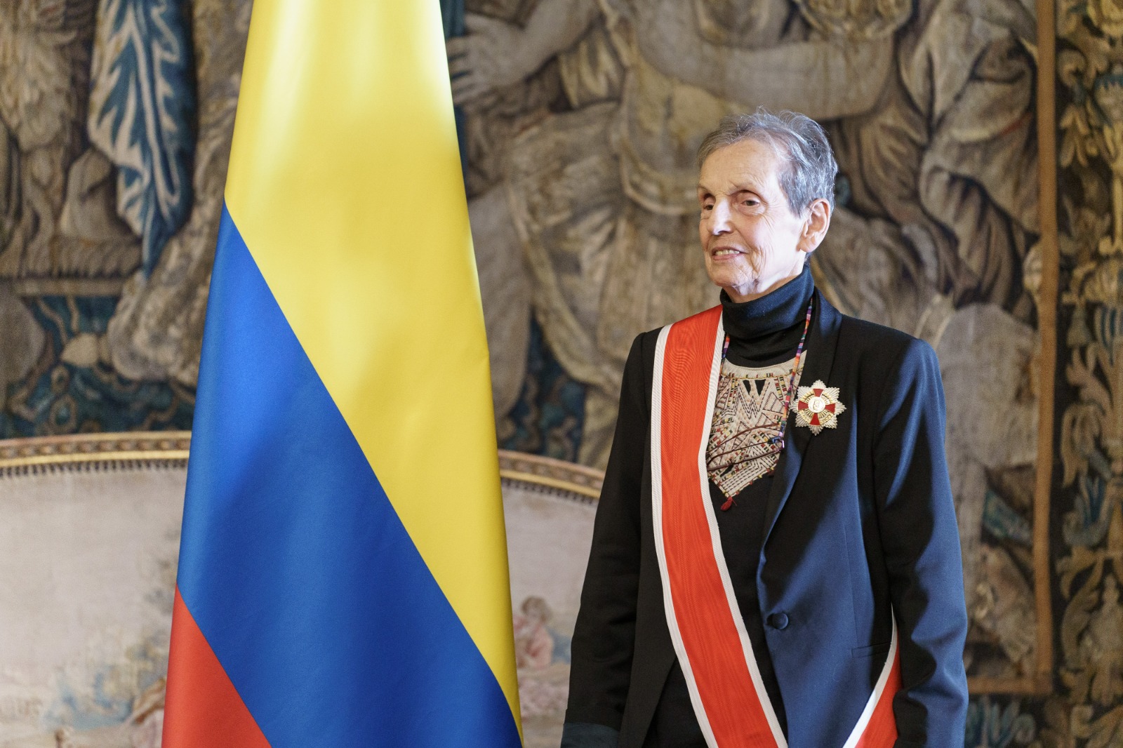 Por primera vez en los más de 213 años de historia del país, el Estado Colombiano condecora a una mujer por su trabajo en la reivindicación de los derechos humanos de las mujeres y su contribución al Movimiento Feminista