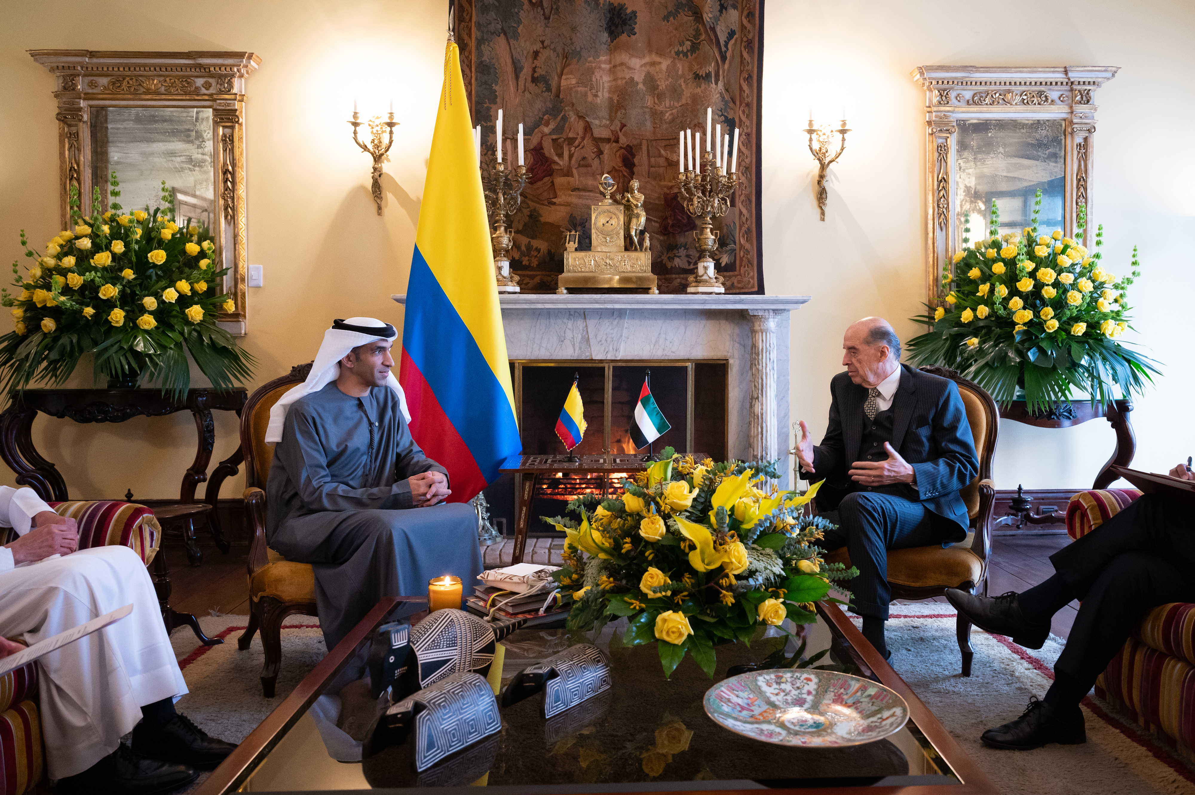 Intercambio comercial bilateral y la inversión extranjera, temas de la agenda bilateral tratada por el Ministro colombiano y el Ministro de Estado de Comercio de los Emiratos Árabes Unidos