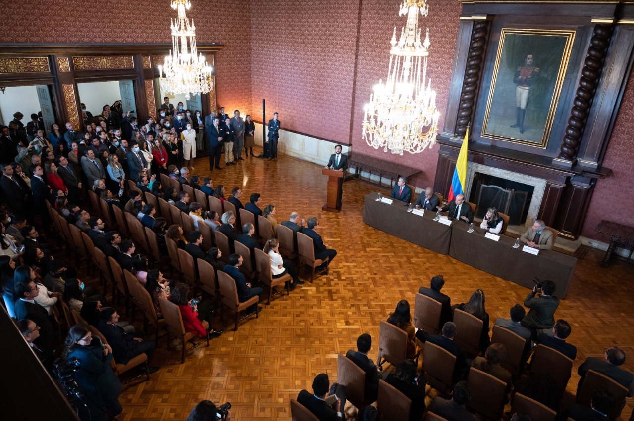 Ministro de Relaciones Exteriores anunció que priorizará la carrera diplomática e invitó a funcionarios a representar de forma distinta a Colombia