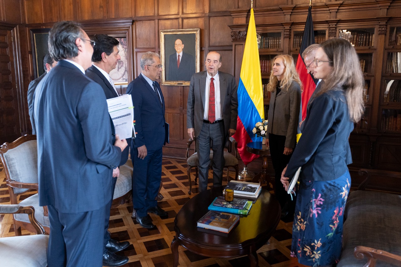 Nueva Embajadora de Alemania ante Colombia presenta copia de cartas credenciales al Ministro Álvaro Leyva Durán