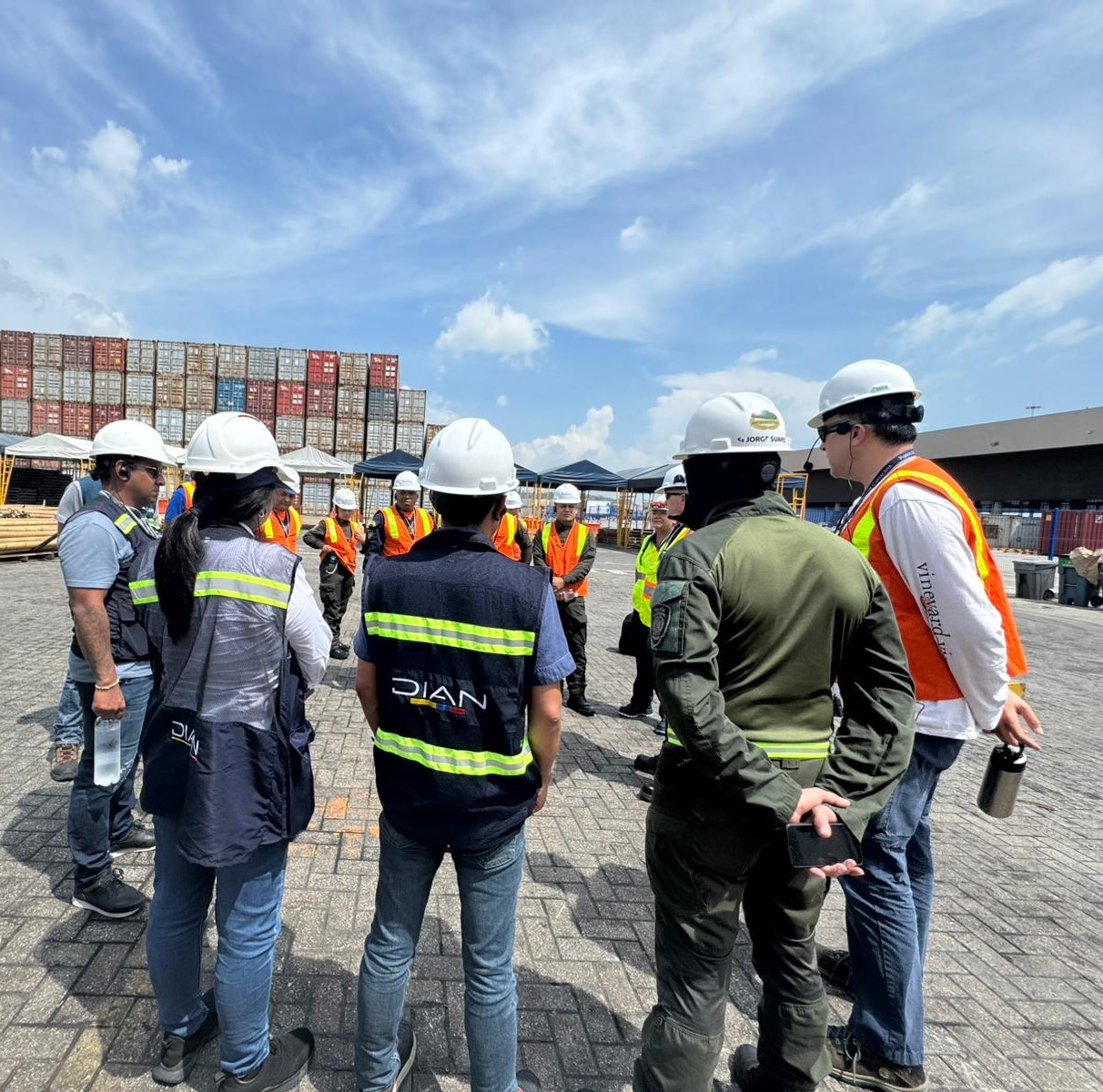 OEA capacita a funcionarios colombianos en inspección intermodal de buques y contenedores