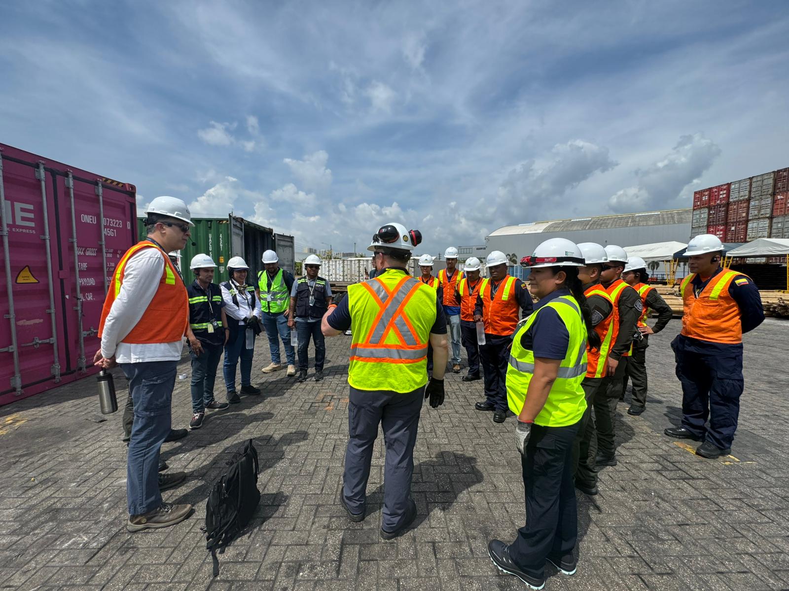 OEA capacita a funcionarios colombianos en inspección intermodal de buques y contenedores