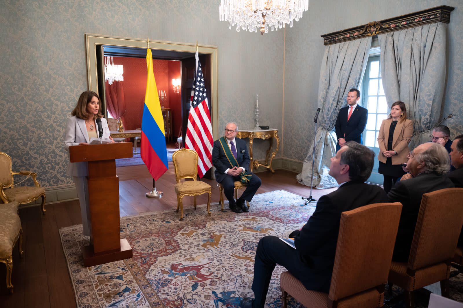 Orden de San Carlos a Michael Shifter expresidente del Diálogo Interamericano