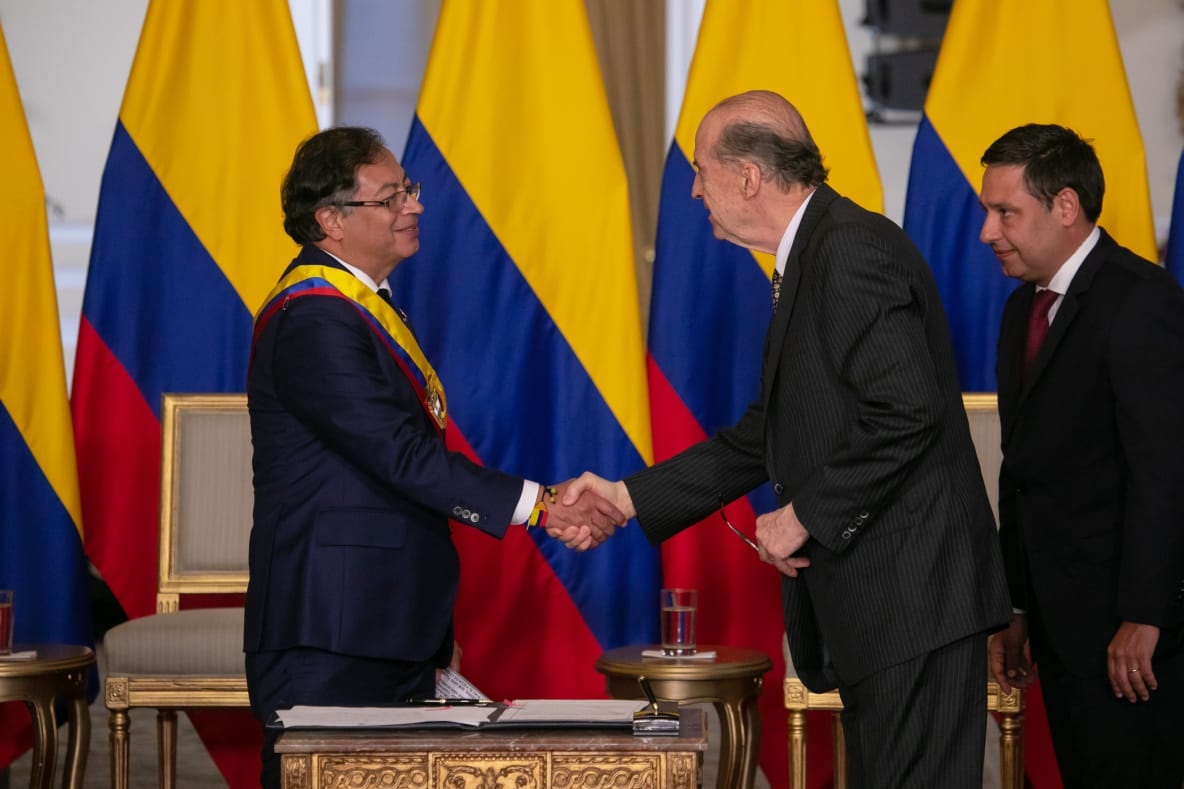 Presidente Gustavo Petro posesionó a Álvaro Leyva como Ministro de Relaciones Exteriores 