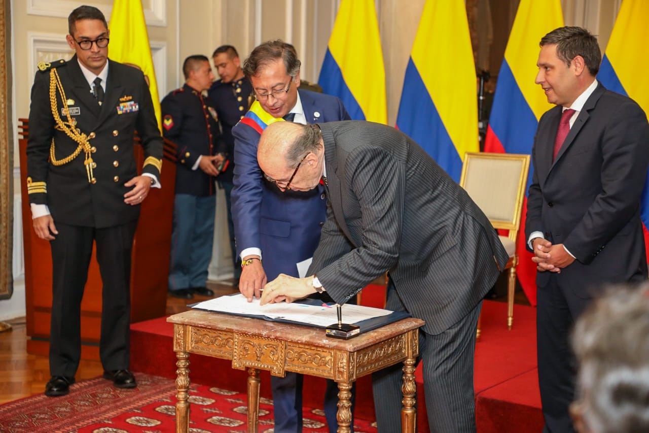 Presidente Gustavo Petro posesionó a Álvaro Leyva como Ministro de Relaciones Exteriores 