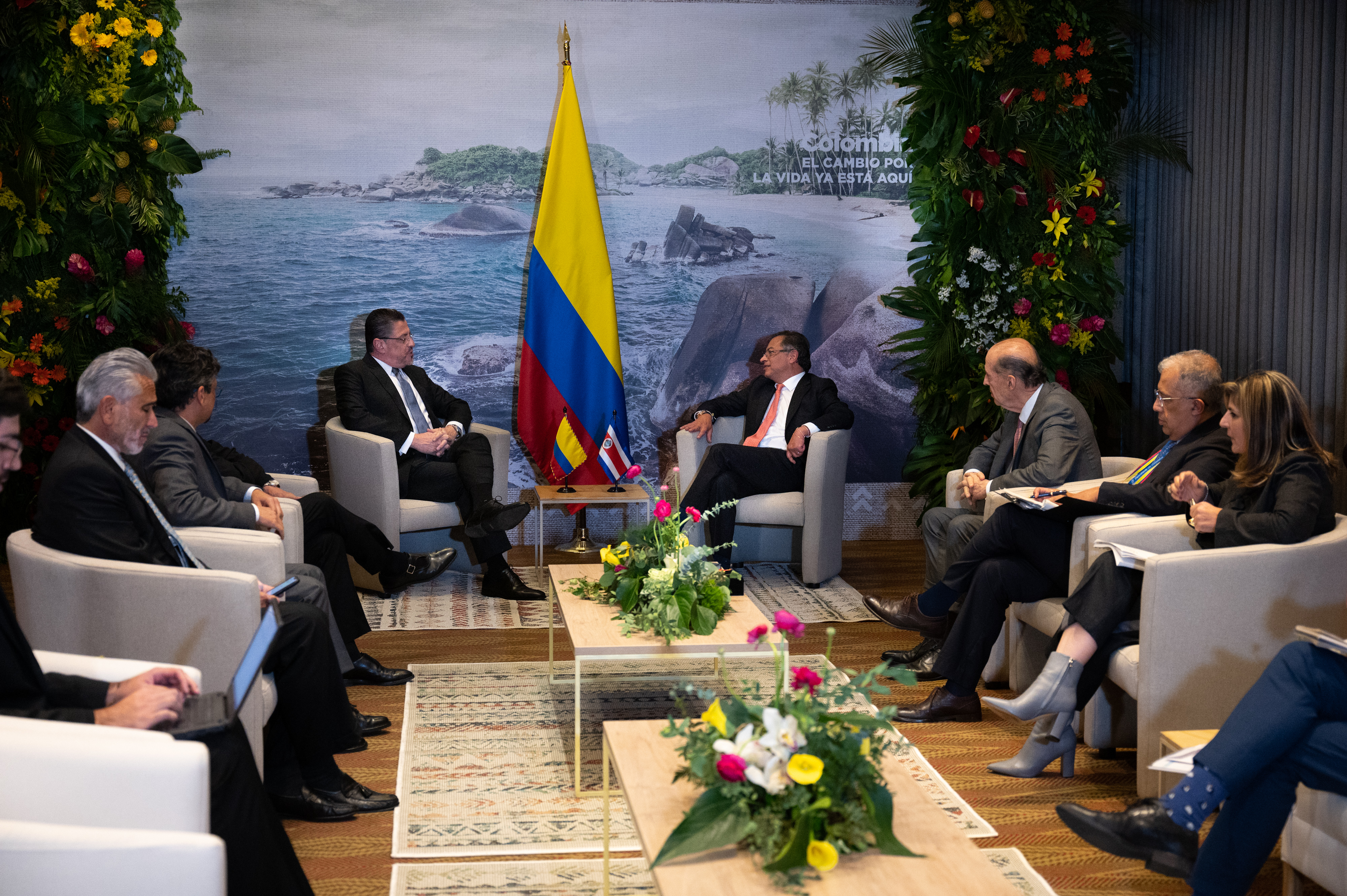 Presidente Gustavo Petro y Canciller Álvaro Leyva Durán sostuvieron un encuentro con el Presidente de Costa Rica