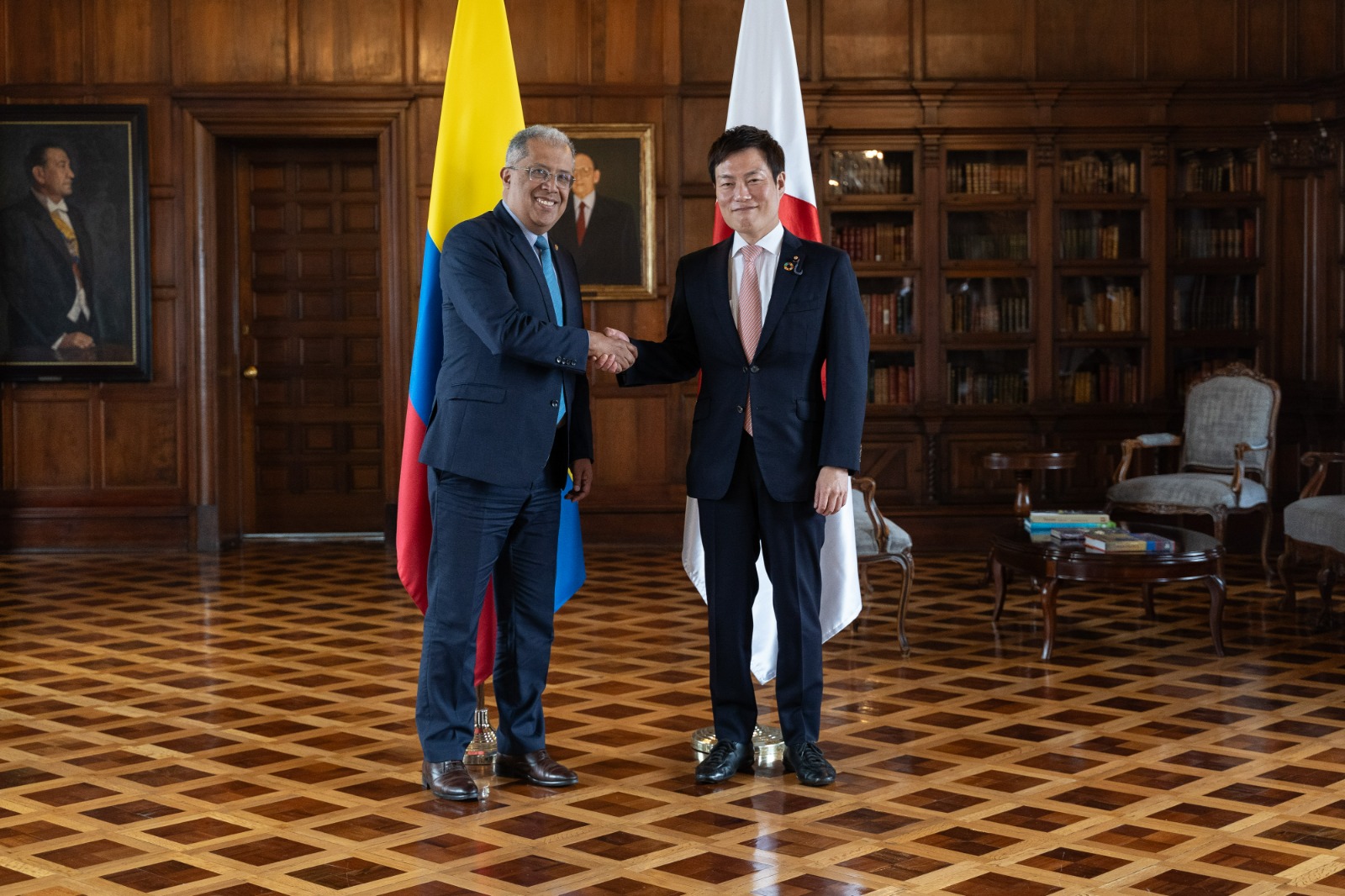 Viceministro Francisco Coy y el Viceministro Parlamentario de Asuntos Exteriores de Japón dialogaron sobre temas de la agenda bilateral