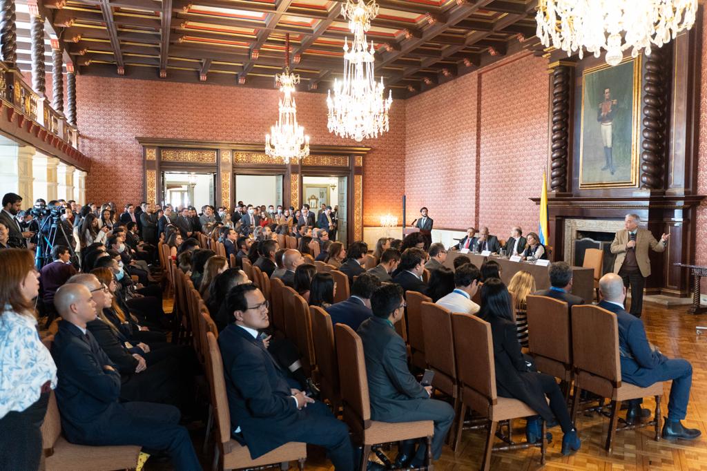 Ministro de Relaciones Exteriores anunció que priorizará la carrera diplomática e invitó a funcionarios a representar de forma distinta a Colombia