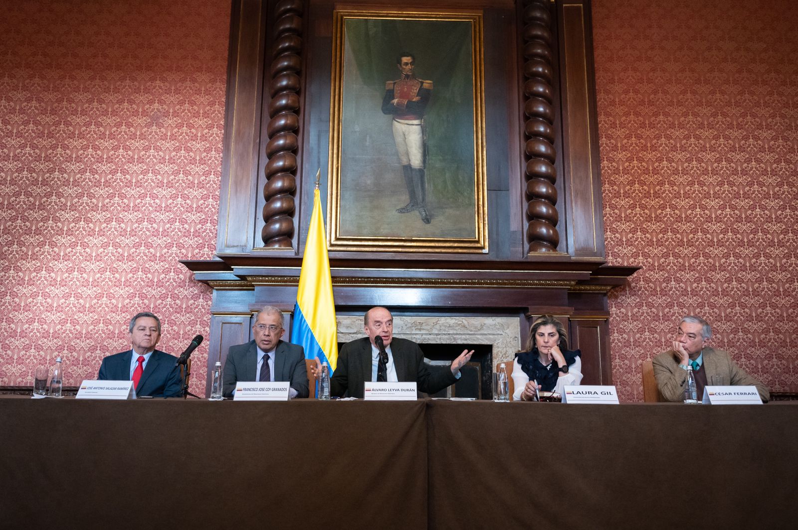 Ministro de Relaciones Exteriores anunció que priorizará la carrera diplomática e invitó a funcionarios a representar de forma distinta a Colombia