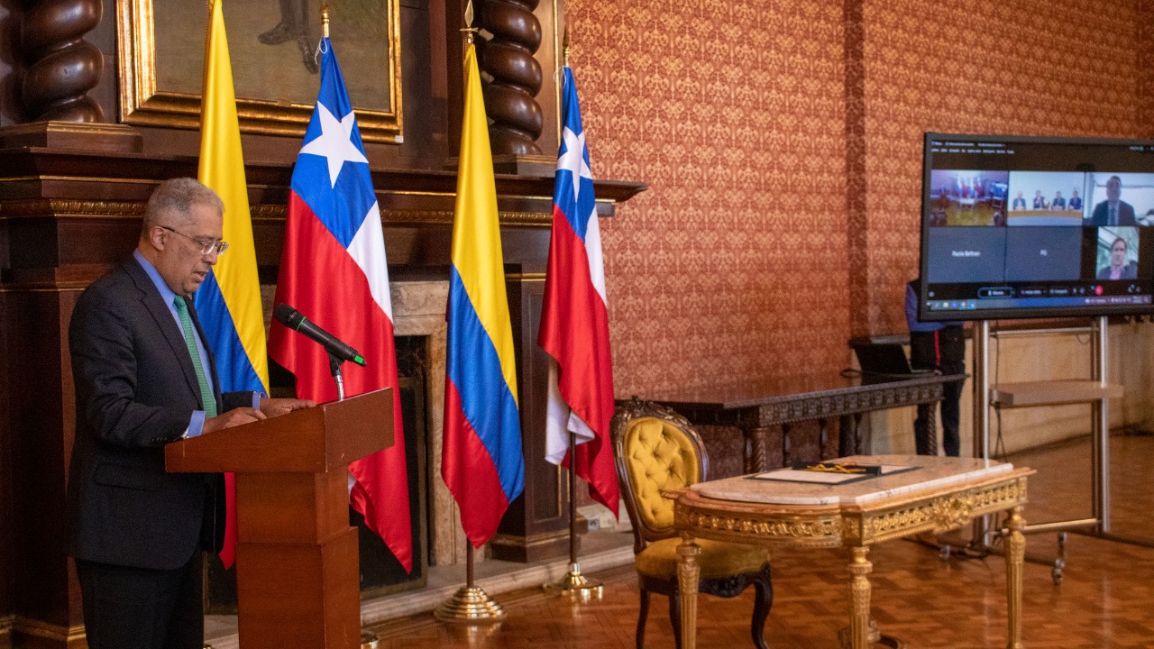 Colombia y Chile suscriben Memorando de Entendimiento para la creación de la Comisión Binacional con el propósito de resaltar la relación histórica de amistad