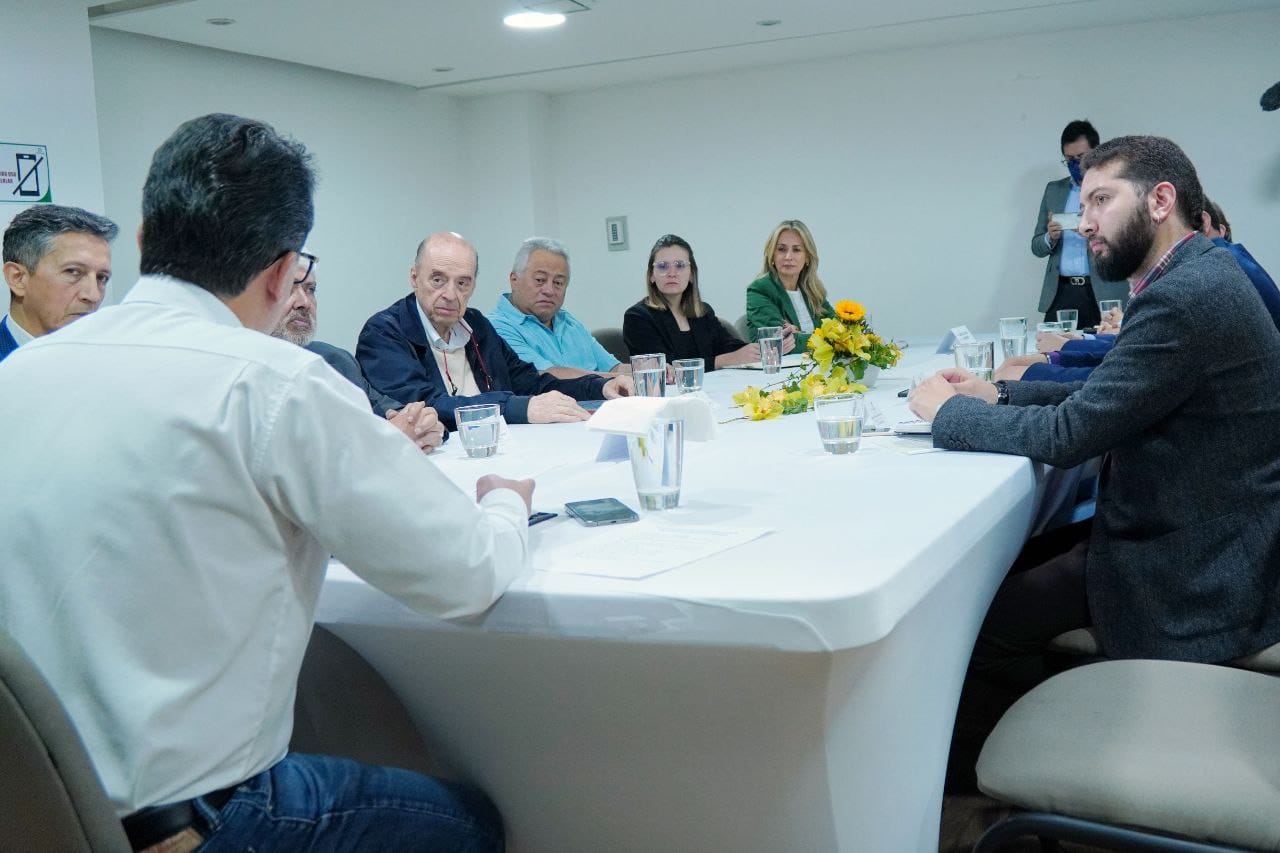 Reunión con equipo del Consulado y de la Embajada de Colombia en México