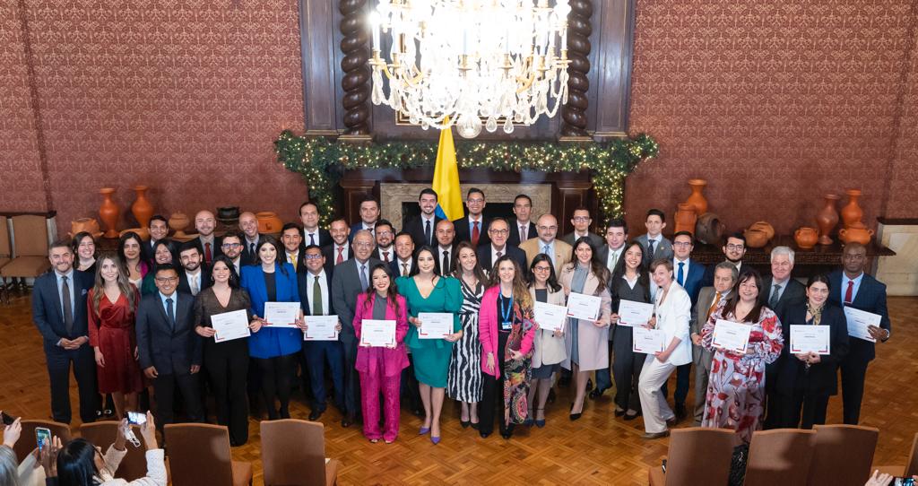  Viceministro de Relaciones Exteriores felicita a los 39 estudiantes que culminaron el Curso de Capacitación Diplomática y Consular 2022