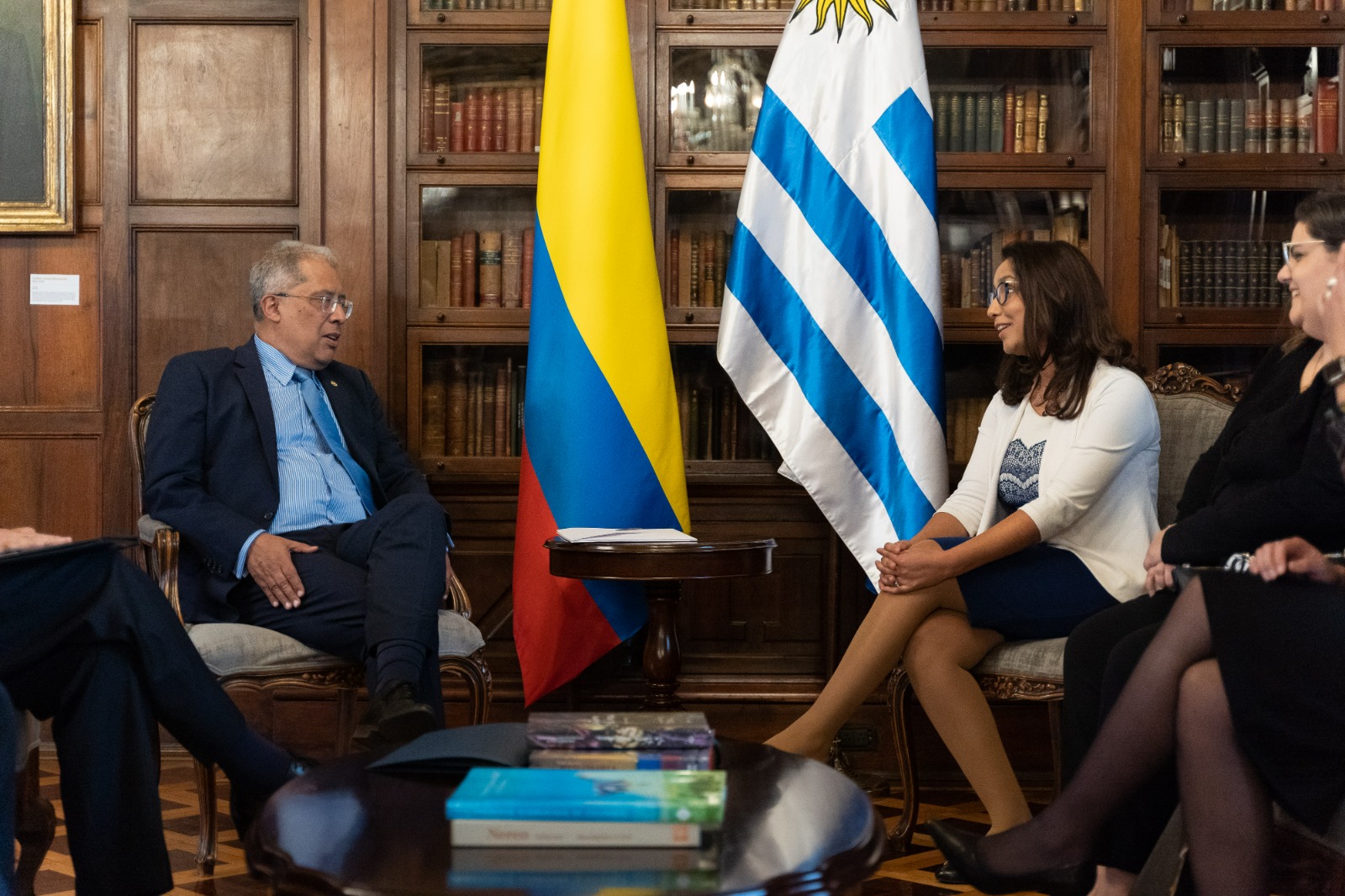 Vicecanciller Francisco Coy recibió copia de Cartas Credenciales de la nueva embajadora de la República Oriental del Uruguay en Colombia
