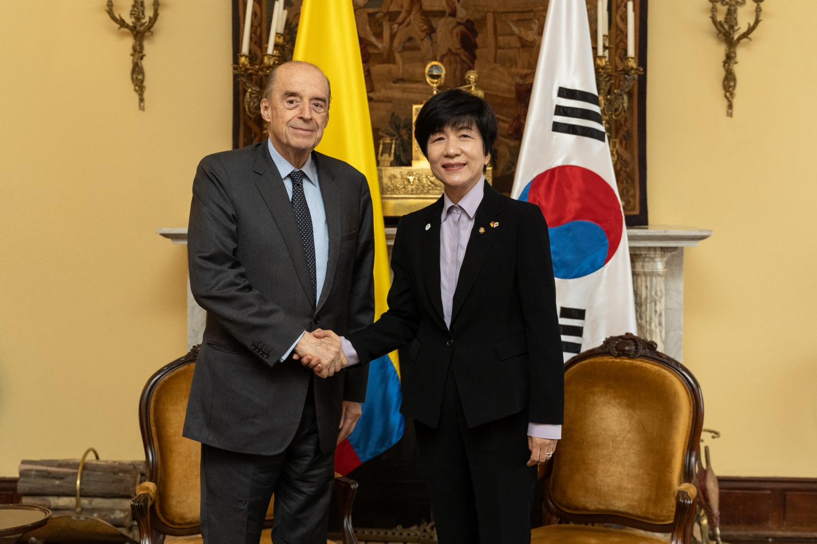 Ministro de Relaciones Exteriores, Álvaro Leyva Durán y la Vicepresidente la Asamblea Nacional de Corea, KIM Young Joo dialogaron sobre las políticas de cooperación y cambio climático