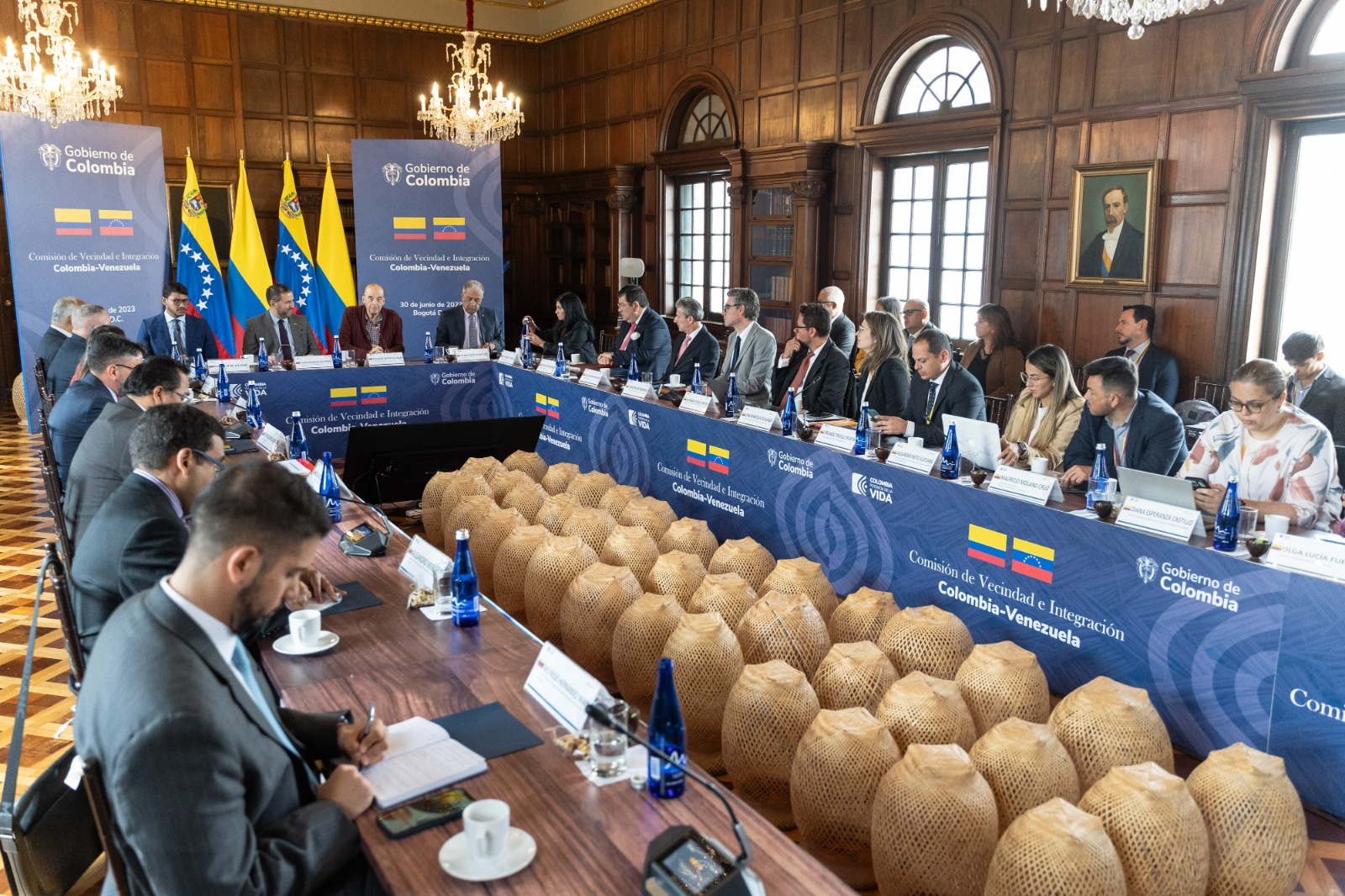 Cancilleres de Colombia y Venezuela instalan comisión de vecindad e integración entre ambos países 