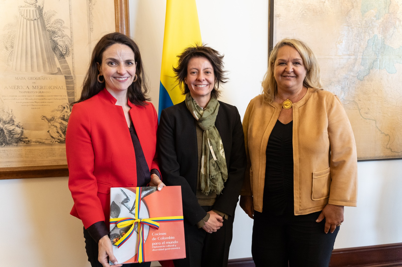 Embajadora de Género, Paz y Seguridad de Canadá, Jacqueline O'Neill, visita Colombia para apoyar la construcción de la política exterior feminista del Gobierno Nacional