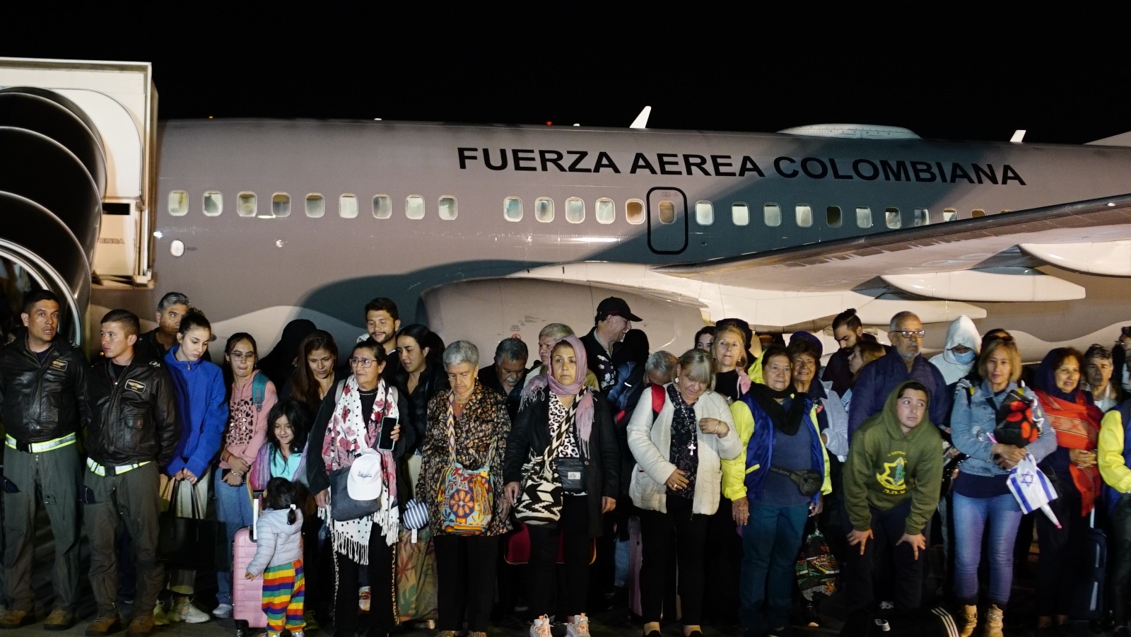 Llegan a Bogotá los primeros 110 colombianos procedentes de Israel