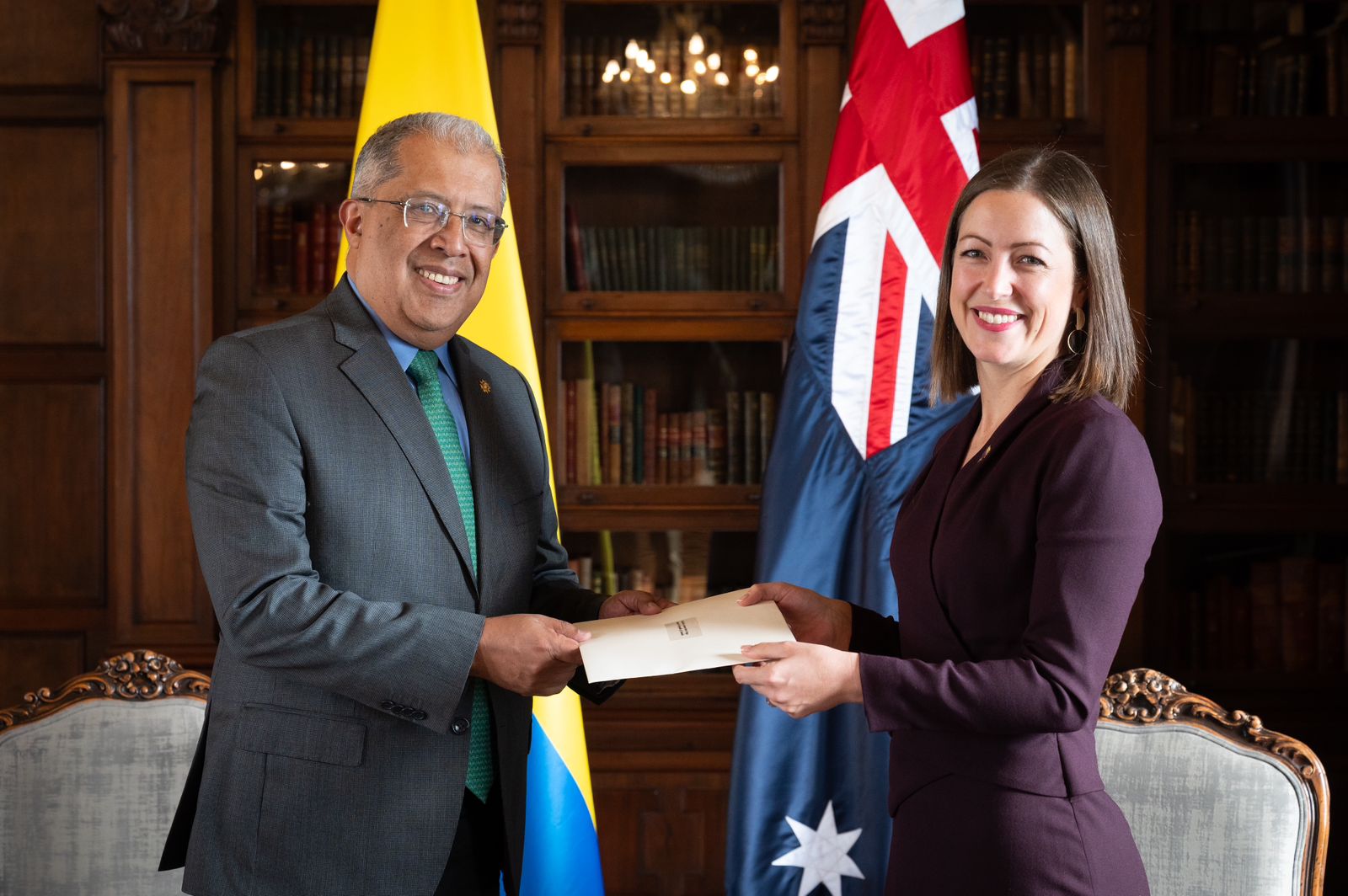 Viceministro de Relaciones Exteriores, Francisco Coy, recibió copia de Cartas Credenciales de la embajadora de Australia en Colombia, Anna Jane Chrisp