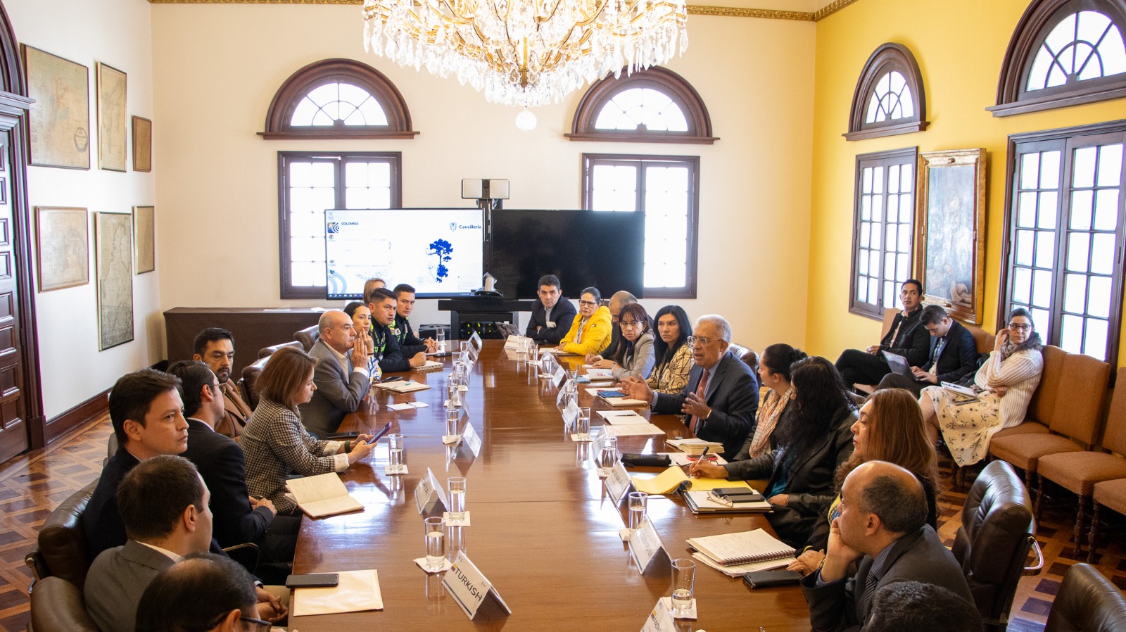 Gobierno Nacional estudia medidas para regular el tránsito a través de los aeropuertos de Colombia