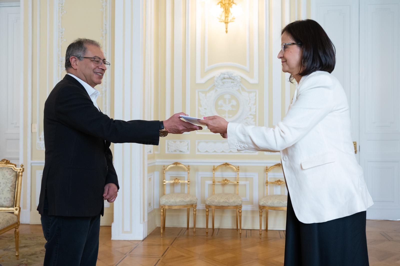 Embajadora de la República del Ecuador, señora Maria Gabriela Troya Rodríguez