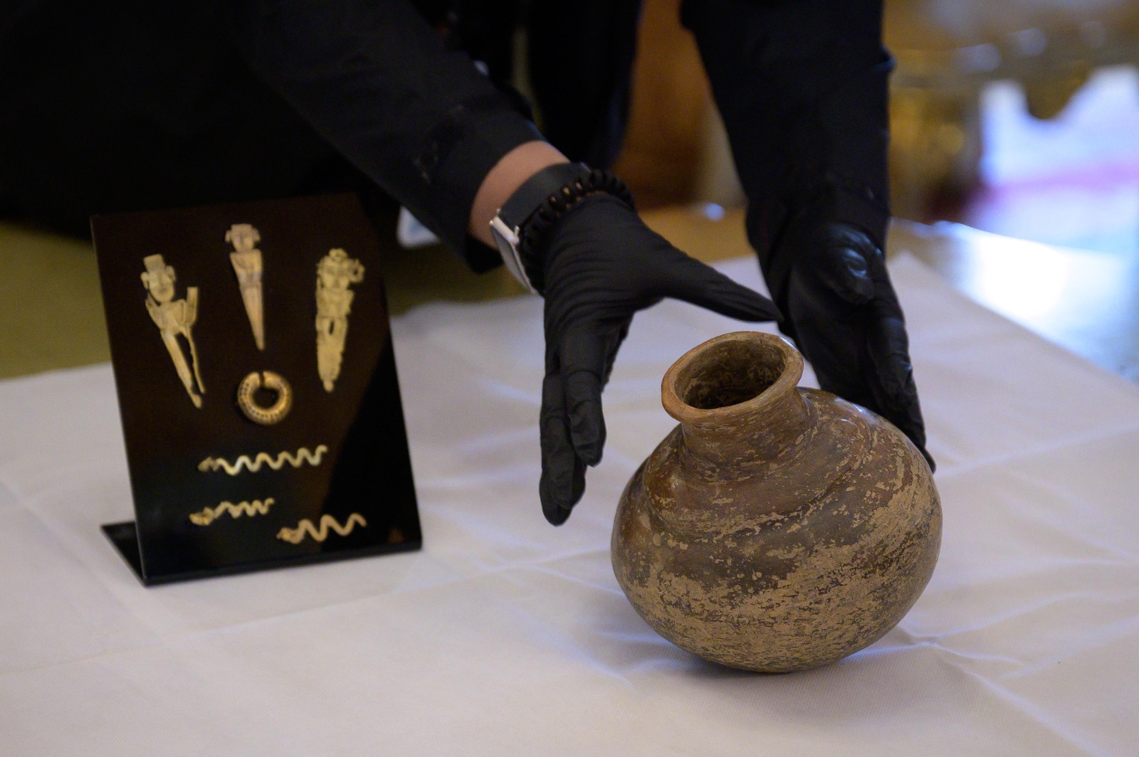 Con la llegada de 16 piezas arqueológicas de las culturas de nuestros pueblos indígenas avanzan los esfuerzos de recuperación de nuestro patrimonio por el Gobierno nacional